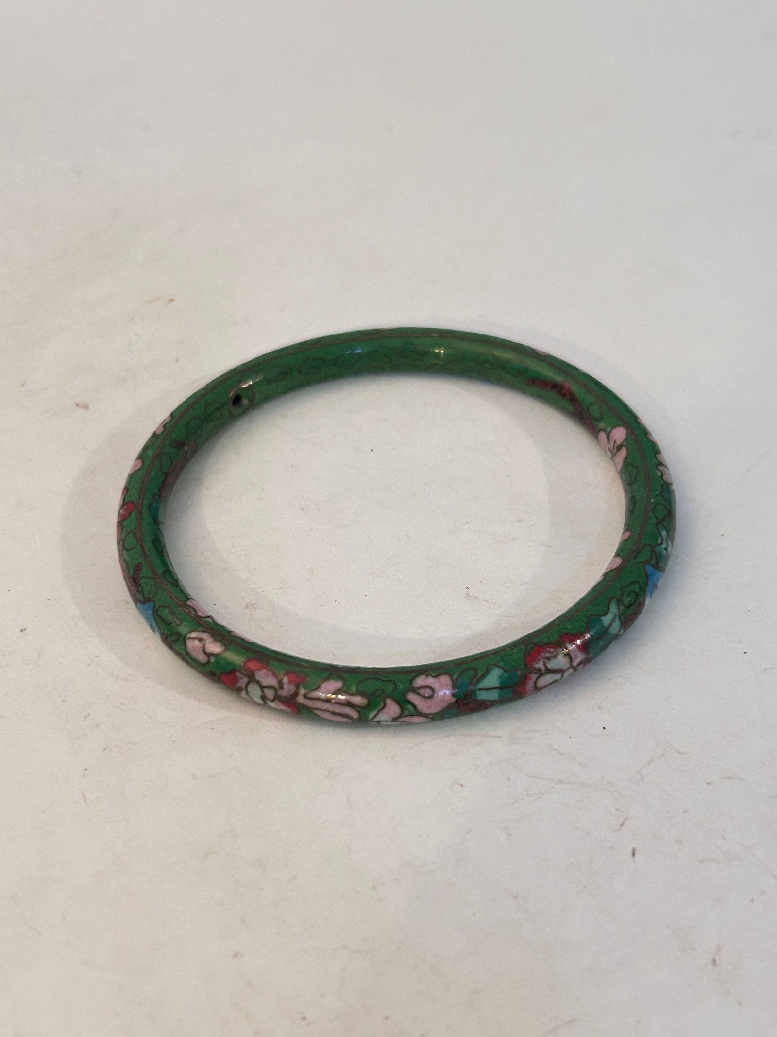 Vintage Cloisonne green floral Bracelet 7": Vintage Cloisonne green floral Bracelet 7" Please view all photos as they are part of the description and condition of this Item, Feel free to contact me with questions or picture requests! Used Item 