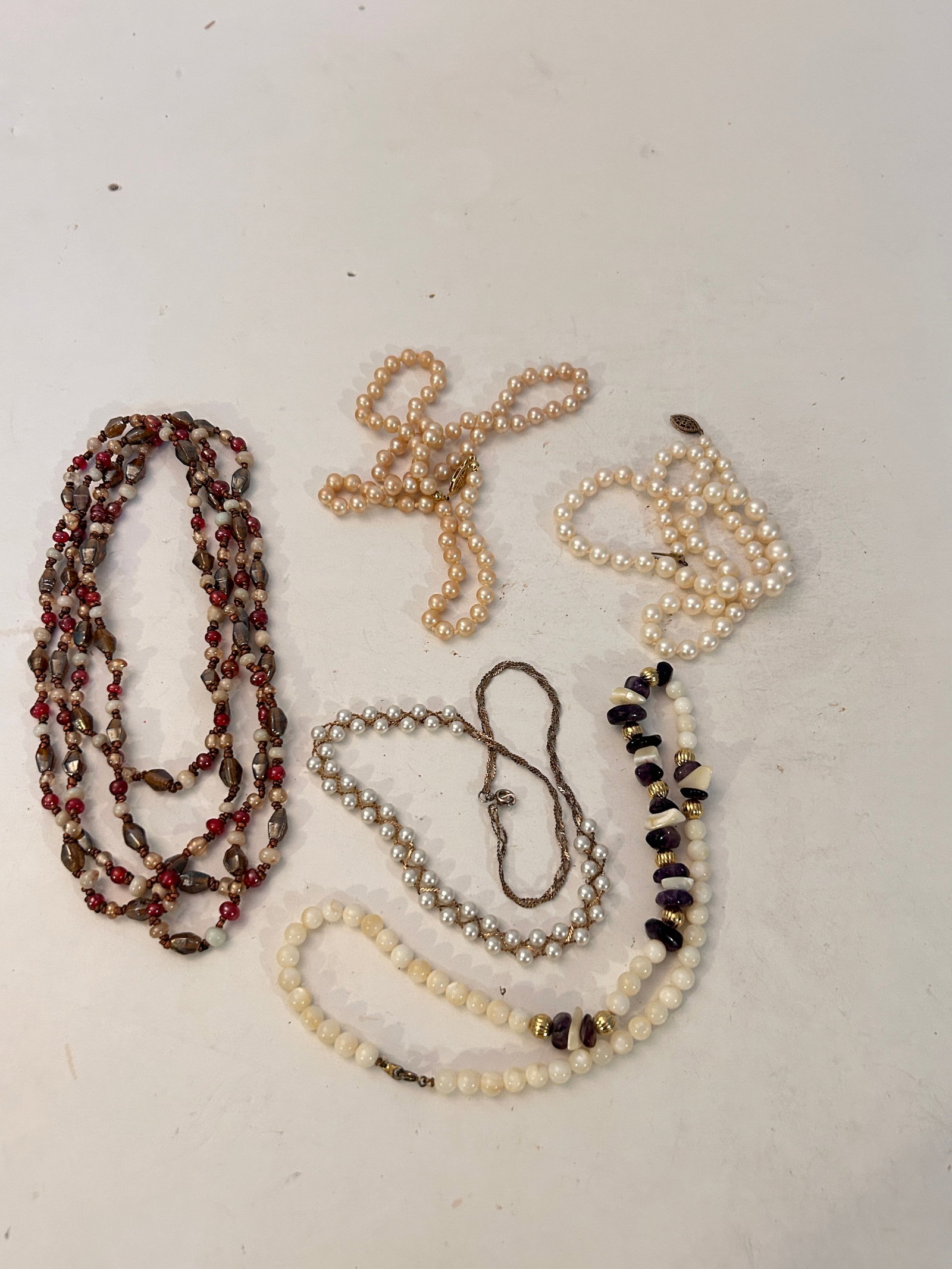 Vintage lot of 5 Necklaces (1 of 3)