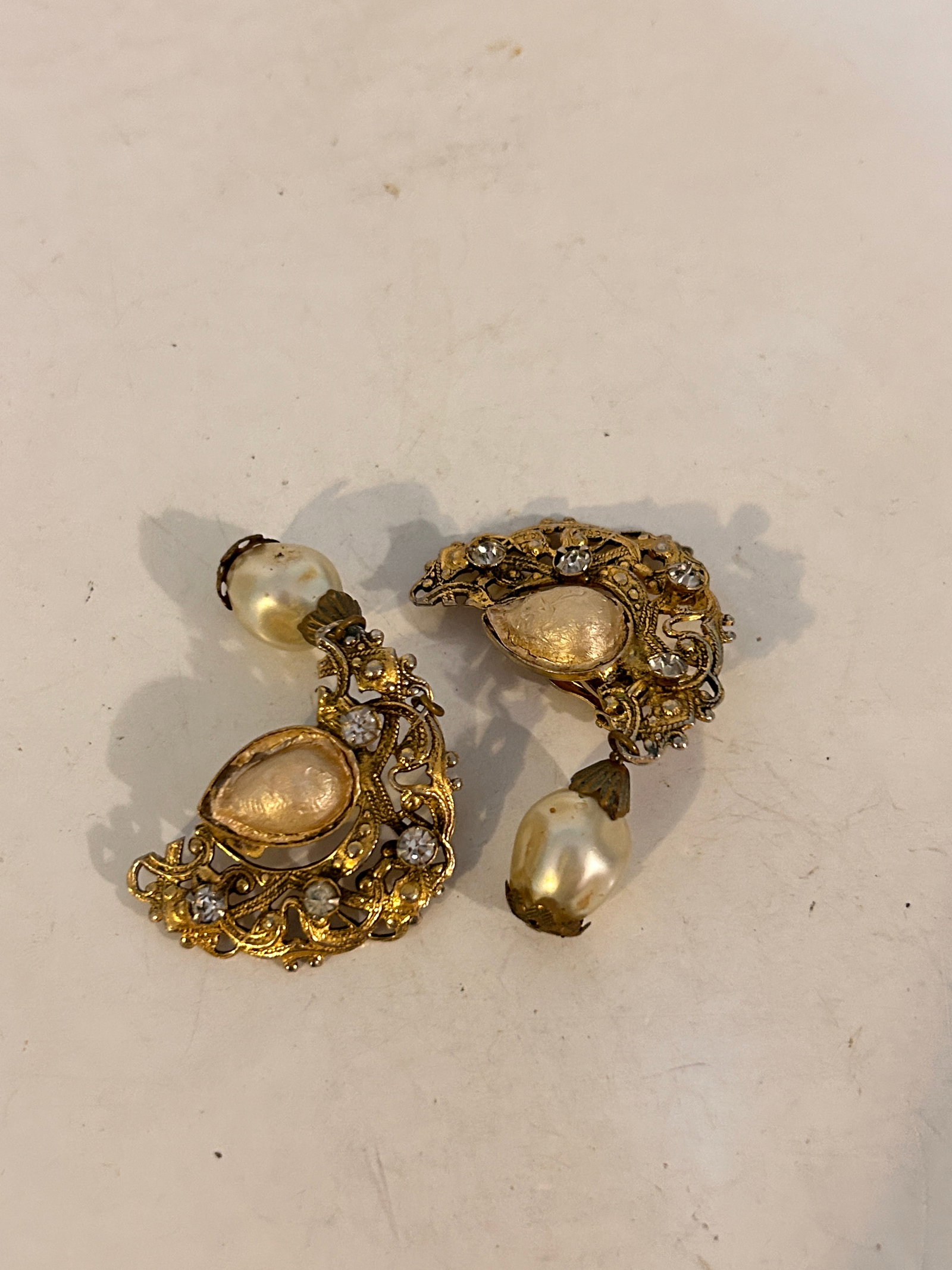 Vintage Rhinestone Pearl Freirich Signed Clip On Earrings: Vintage Rhinestone Pearl Freirich Signed Clip On Earrings Please view all photos as they are part of the description and condition of this Item, Feel free to contact me with questions or picture reque