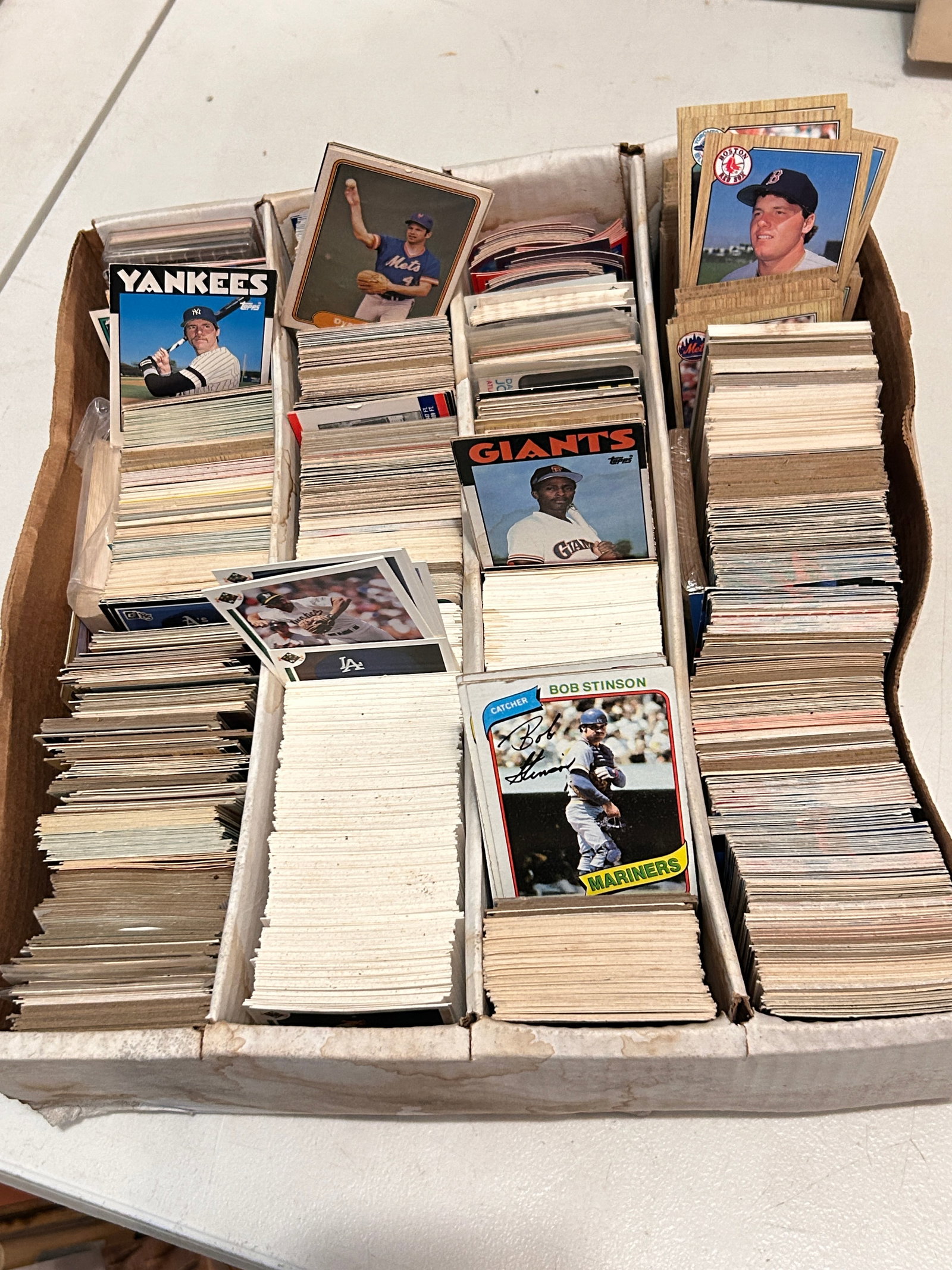 Vintage Lot of Hundreds of Baseball Cards: Vintage Lot of Hundreds of Baseball Cards Please view all photos as they are part of the description and condition of this Item, Feel free to contact me with questions or picture requests! Used Item A