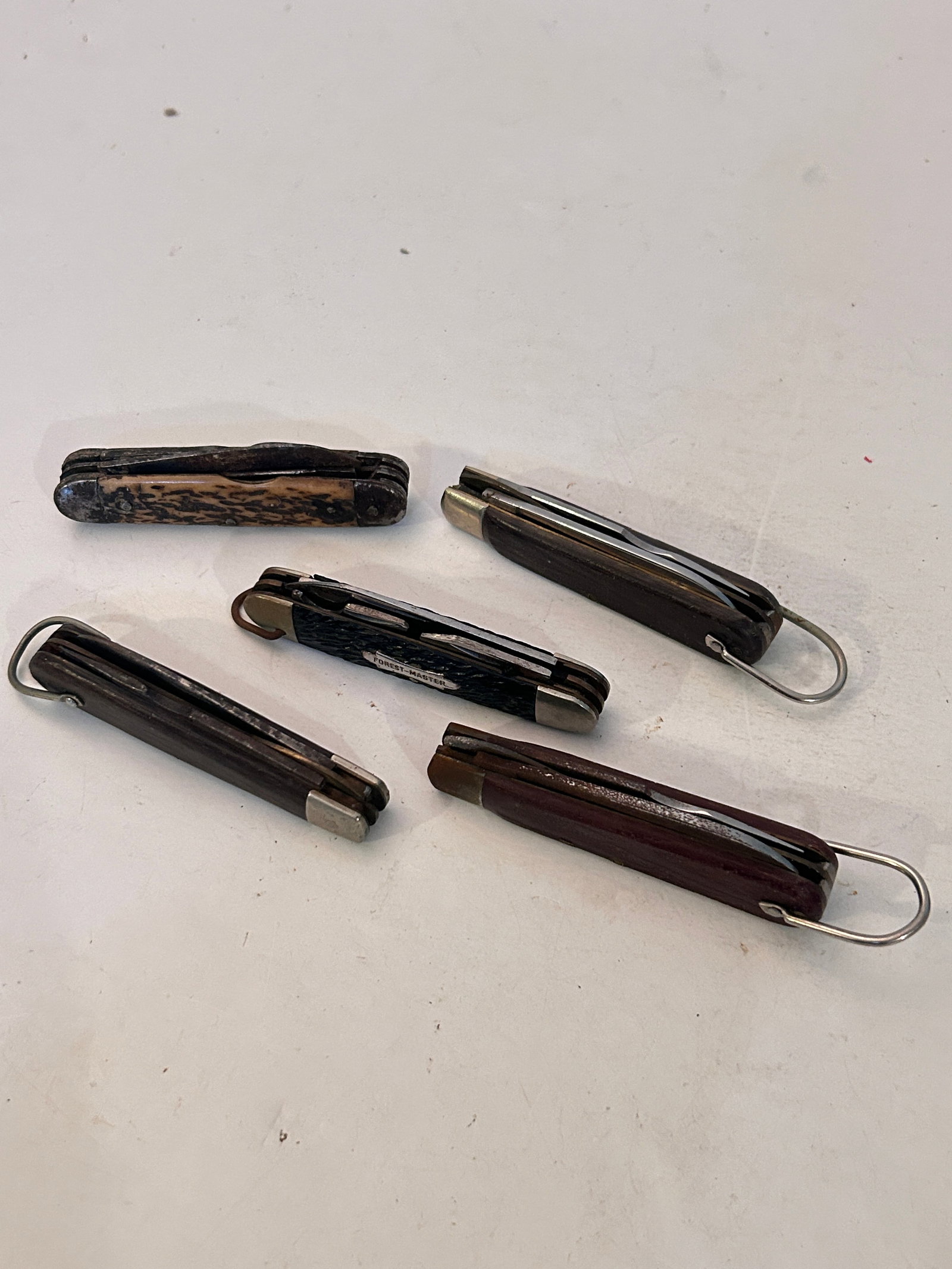 Vintage lot of 5 pocket knifes: Vintage lot of 5 pocket knifes Please view all photos as they are part of the description and condition of this Item, Feel free to contact me with questions or picture requests! Used Item AS IS