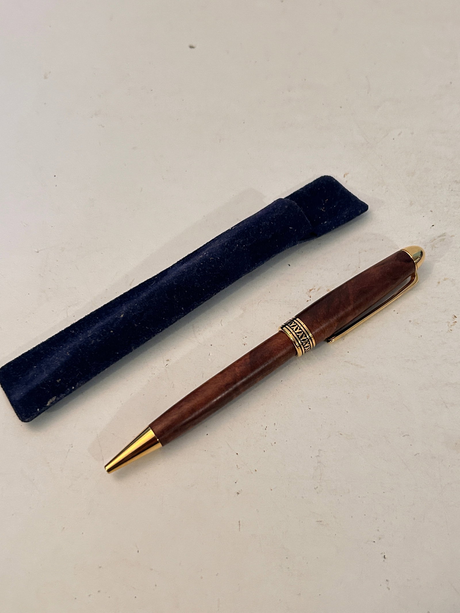 Nice Thick Barrel Wood Pen With Gold Tone & Black Filigree Trim: Nice Thick Barrel Wood Pen With Gold Tone & Black Filigree Trim Please view all photos as they are part of the description and condition of this Item, Feel free to contact me with questions or picture