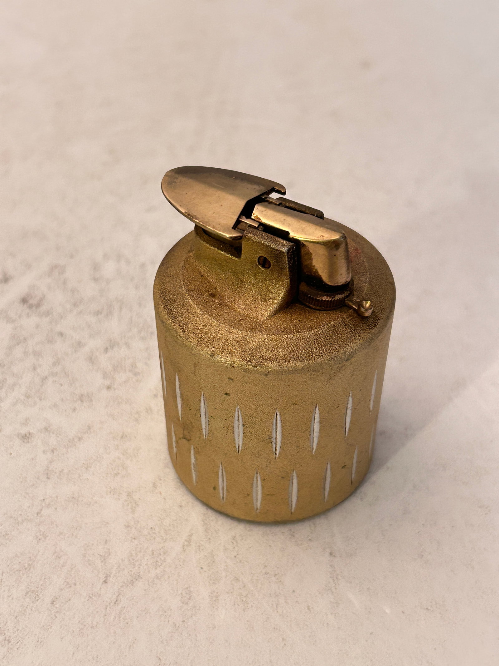 Vintage Ronson Art Deco Gold Tone Varaflame Venus Table Lighter: Vintage Ronson Art Deco Gold Tone Varaflame Venus Table Lighter Please view all photos as they are part of the description and condition of this Item, Feel free to contact me with questions or picture