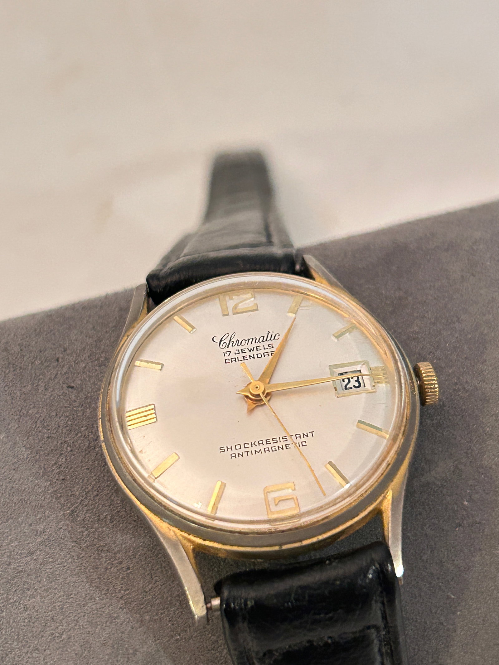Super Rare Working Chromatic Brand 17 Jewel Calendar Watch: Super Rare Working Chromatic Brand 17 Jewel Calendar Watch Please view all photos as they are part of the description and condition of this Item, Feel free to contact me with questions or picture requ
