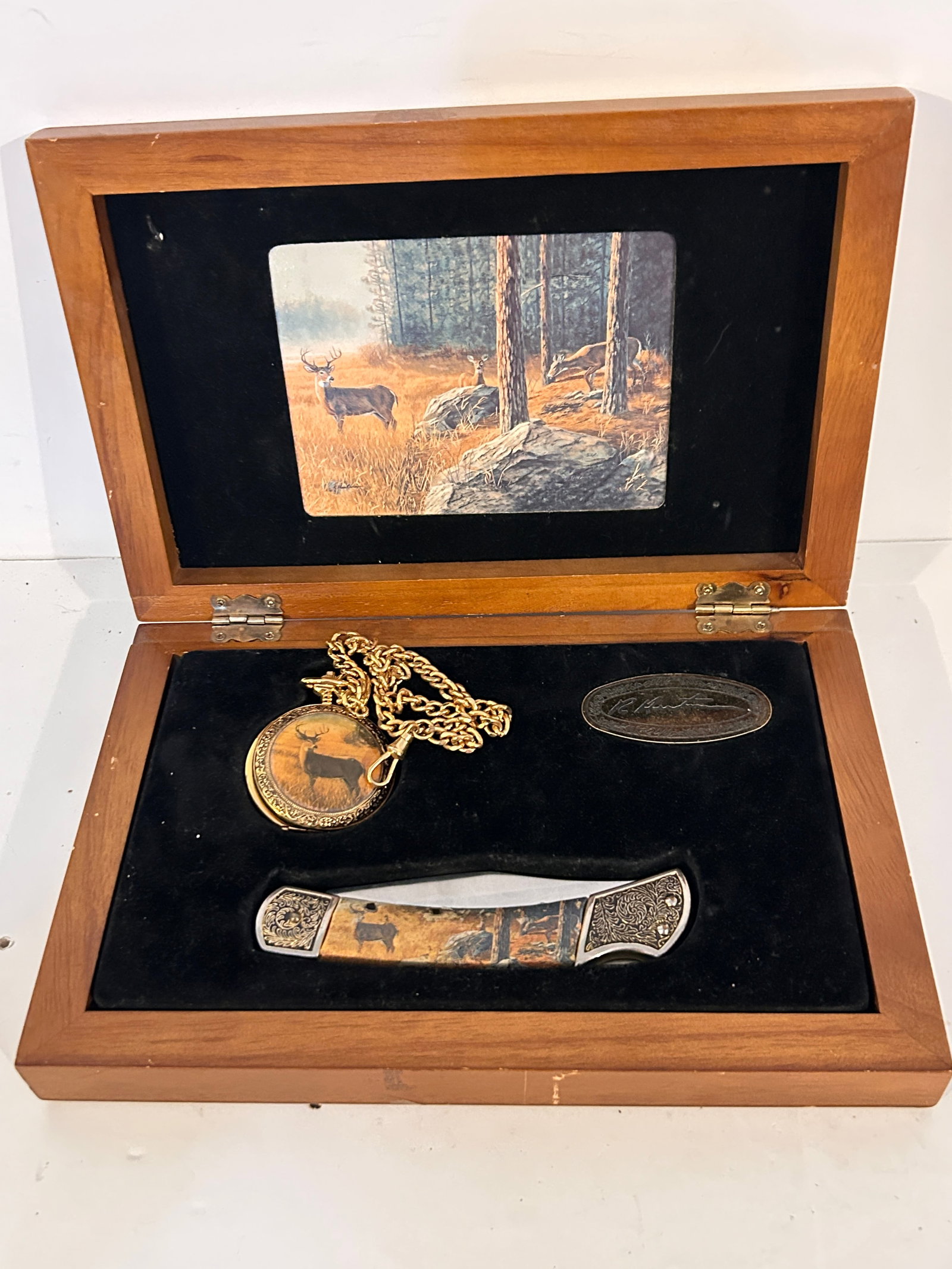 R Hautman Folding Knife & Pocket Watch Wood Box Case: R Hautman Folding Knife & Pocket Watch Wood Box Case Please view all photos as they are part of the description and condition of this Item, Feel free to contact me with questions or picture requests! 