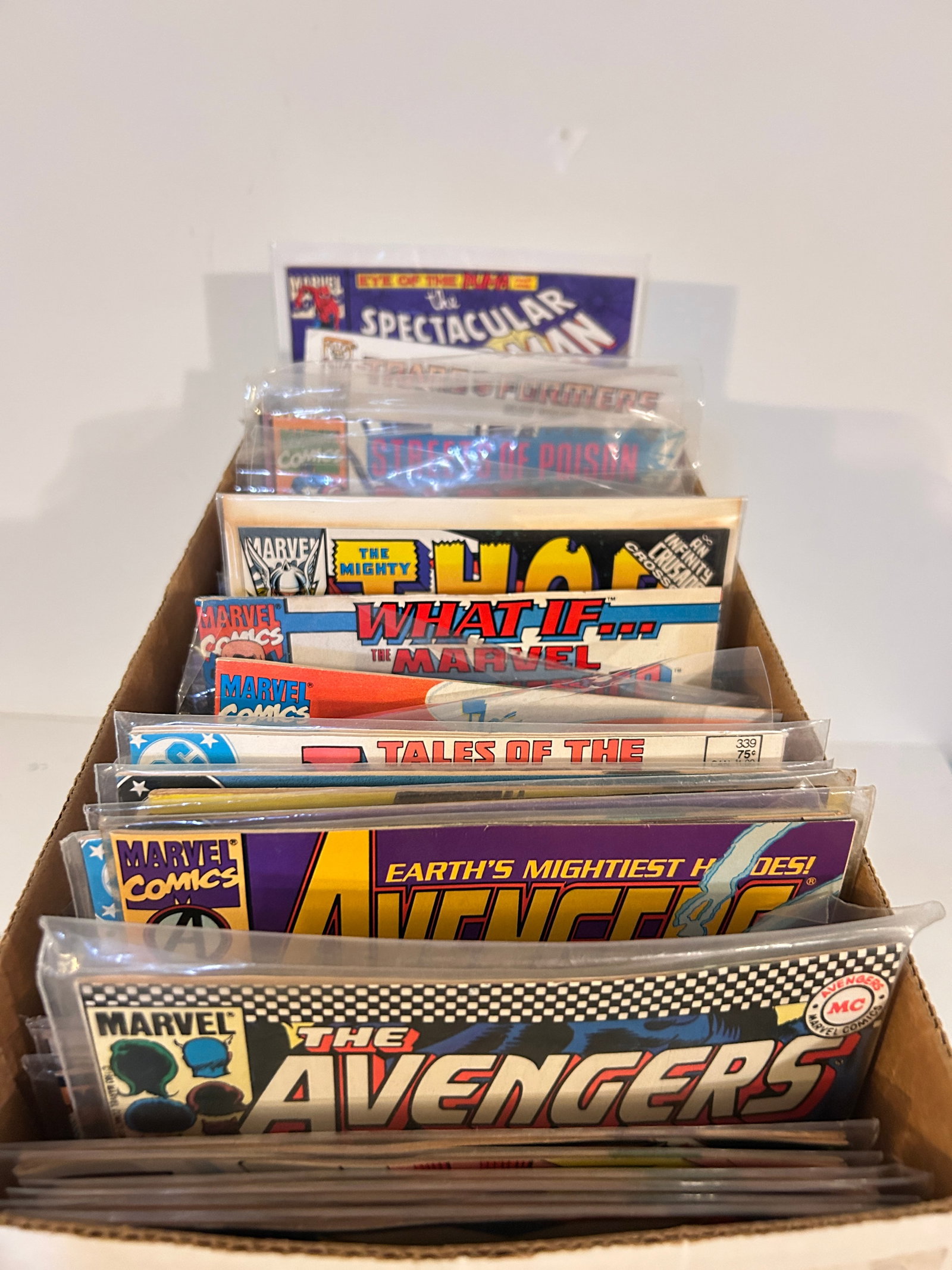 Vintage Short Box Of Comics: Vintage Short Box Of Comics Please view all photos as they are part of the description and condition of this Item, Feel free to contact me with questions or picture requests! Used Item AS IS