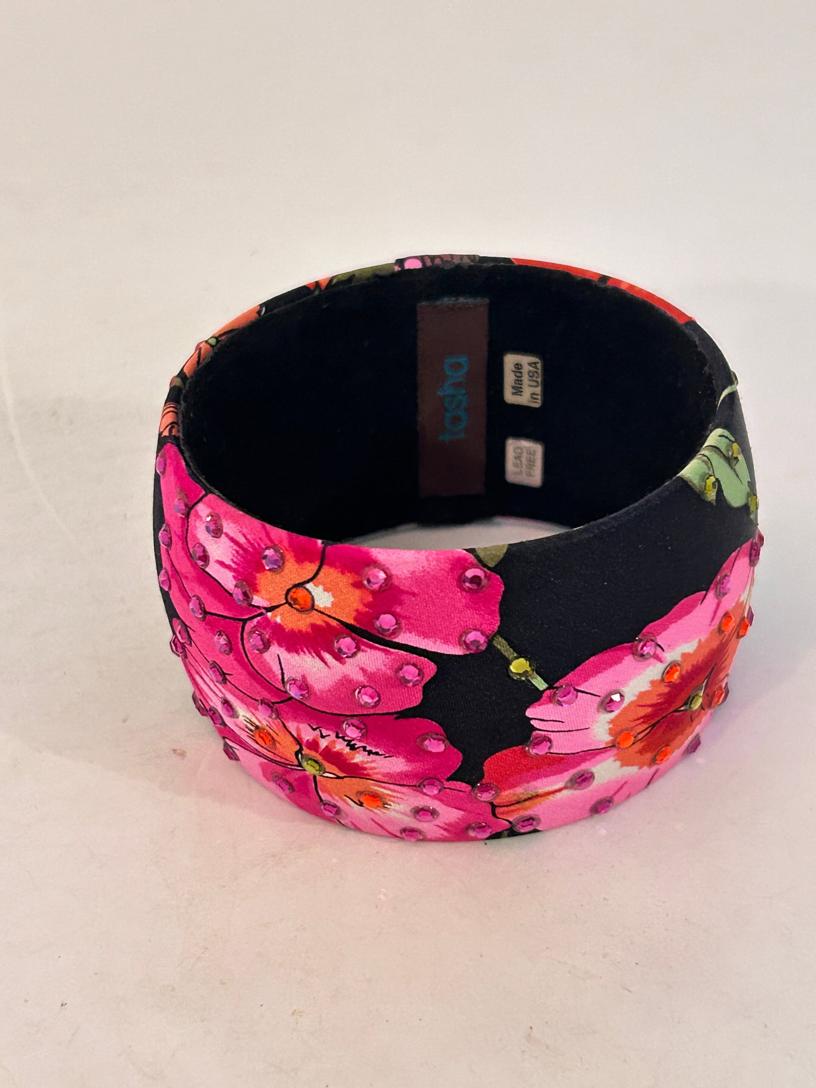 Vintage Floral wide Bracelet Tasha: Vintage Floral wide Bracelet Tasha Please view all photos as they are part of the description and condition of this Item, Feel free to contact me with questions or picture requests! Used Item AS IS