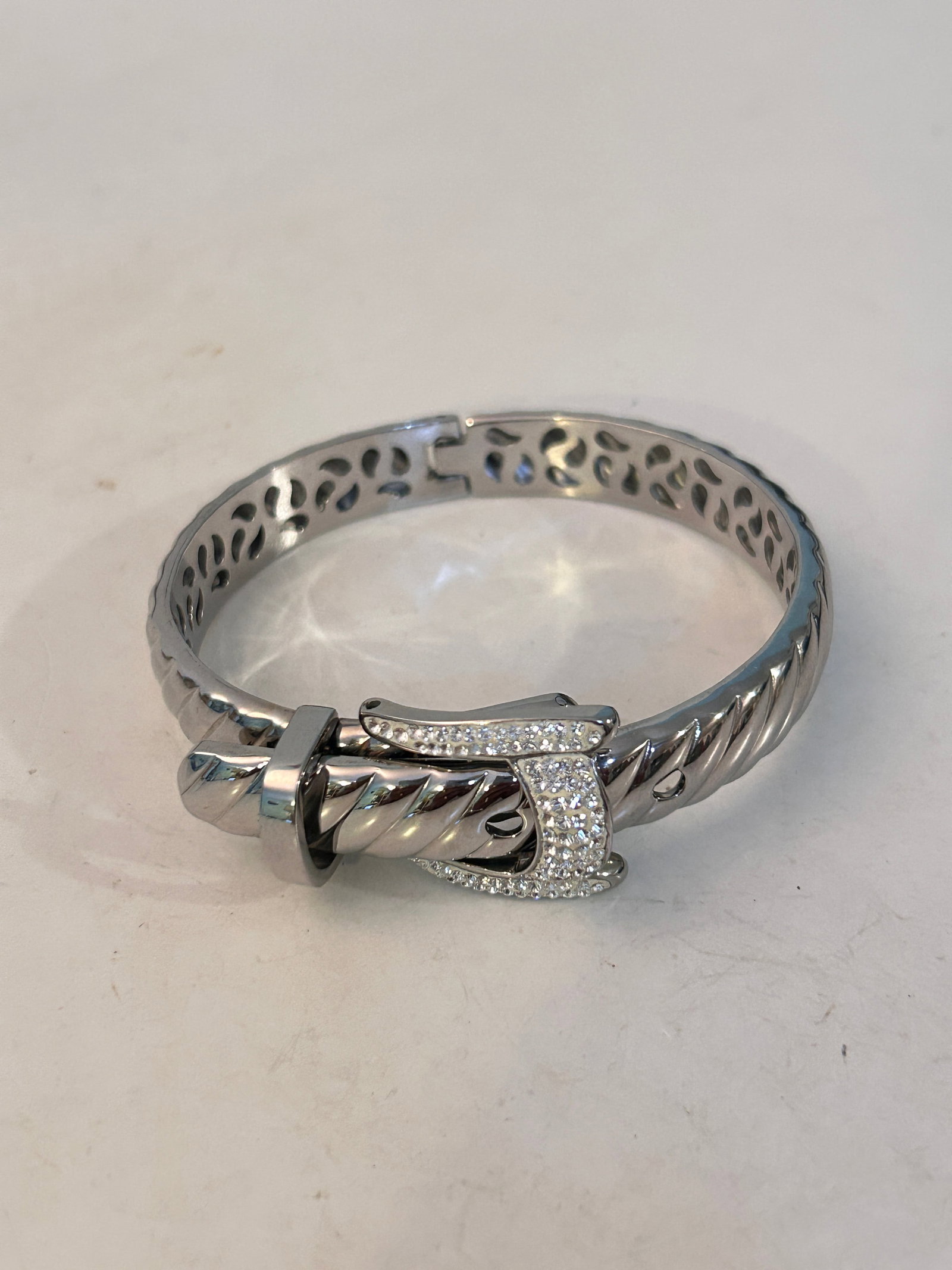 Vintage Silver tone Cubic Zirconia Buckle Bracelet 7": Vintage Silver tone Cubic Zirconia Buckle Bracelet 7" Please view all photos as they are part of the description and condition of this Item, Feel free to contact me with questions or picture requests!