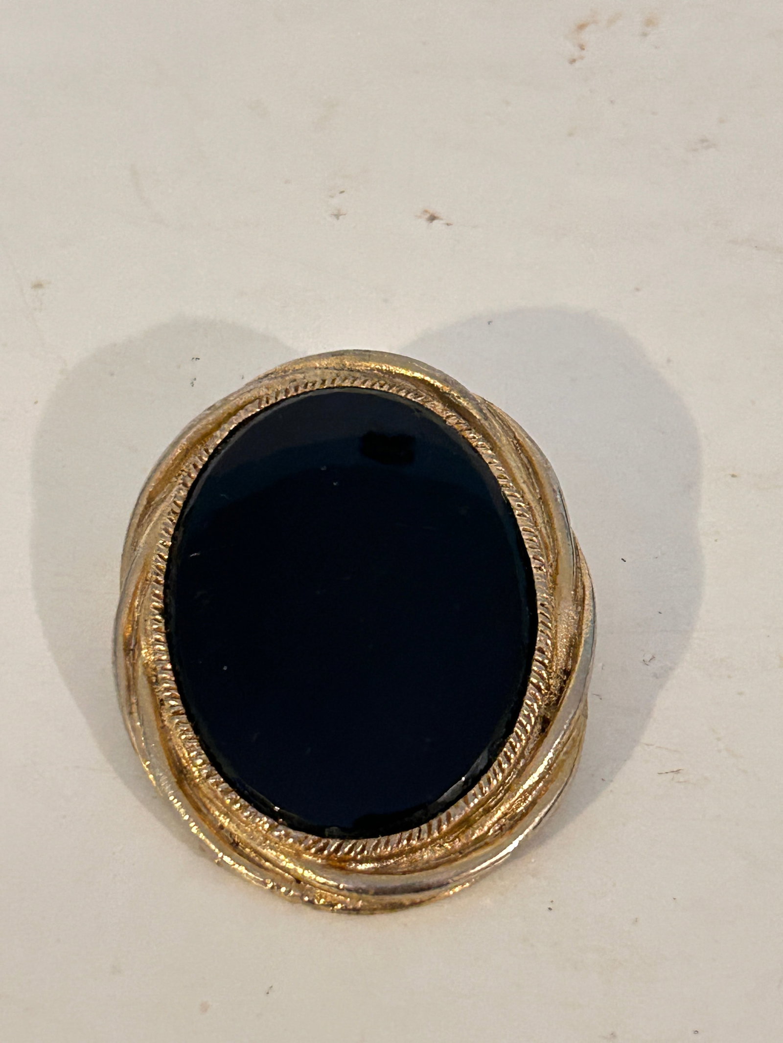 Vintage Brooch: Vintage Brooch Please view all photos as they are part of the description and condition of this Item, Feel free to contact me with questions or picture requests! Used Item AS IS