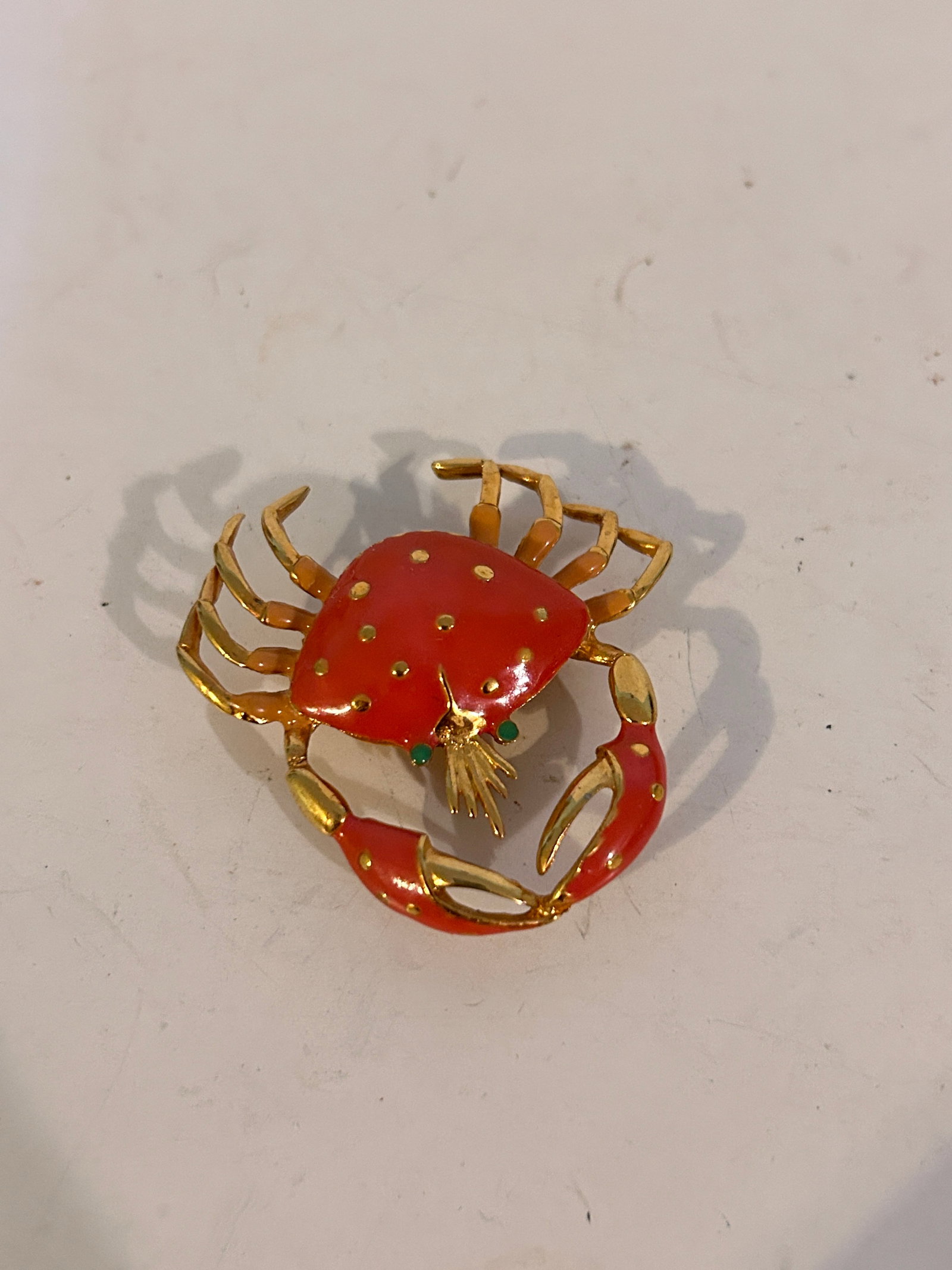 Vintage Brooch: Vintage Brooch Please view all photos as they are part of the description and condition of this Item, Feel free to contact me with questions or picture requests! Used Item AS IS