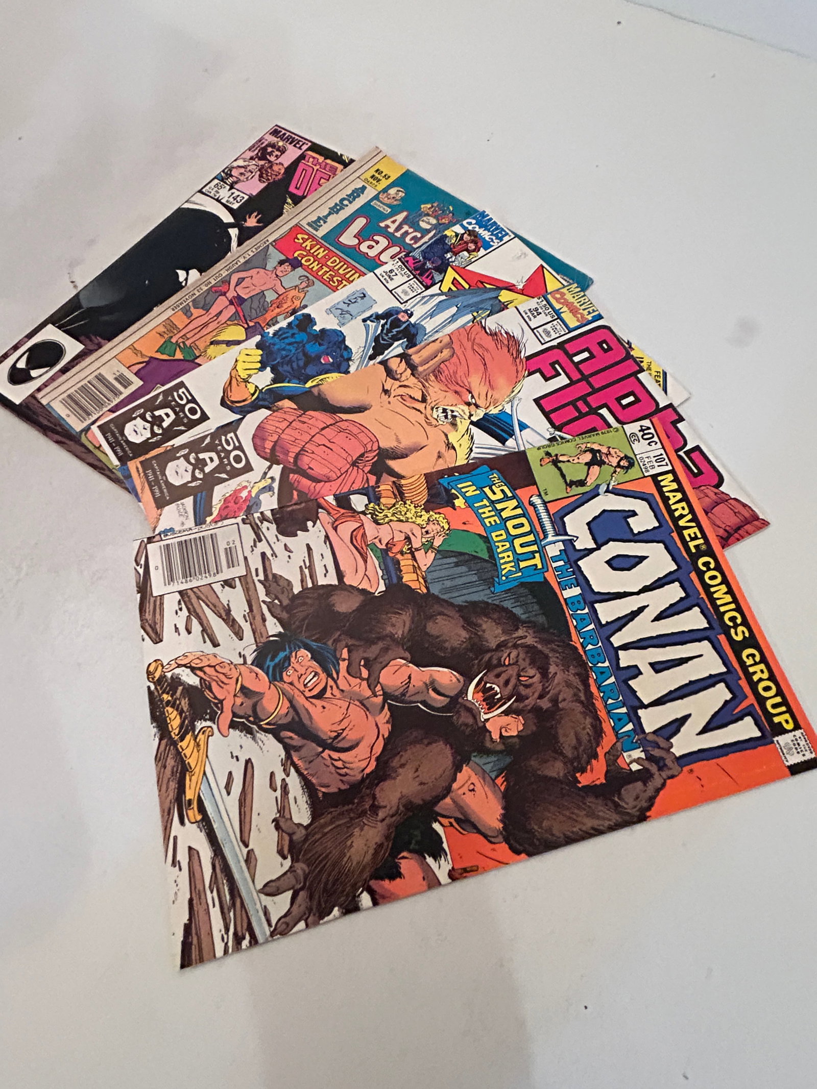Vintage lot of 5 Comics: Vintage lot of 5 Comics Please view all photos as they are part of the description and condition of this Item, Feel free to contact me with questions or picture requests! Used Item AS IS