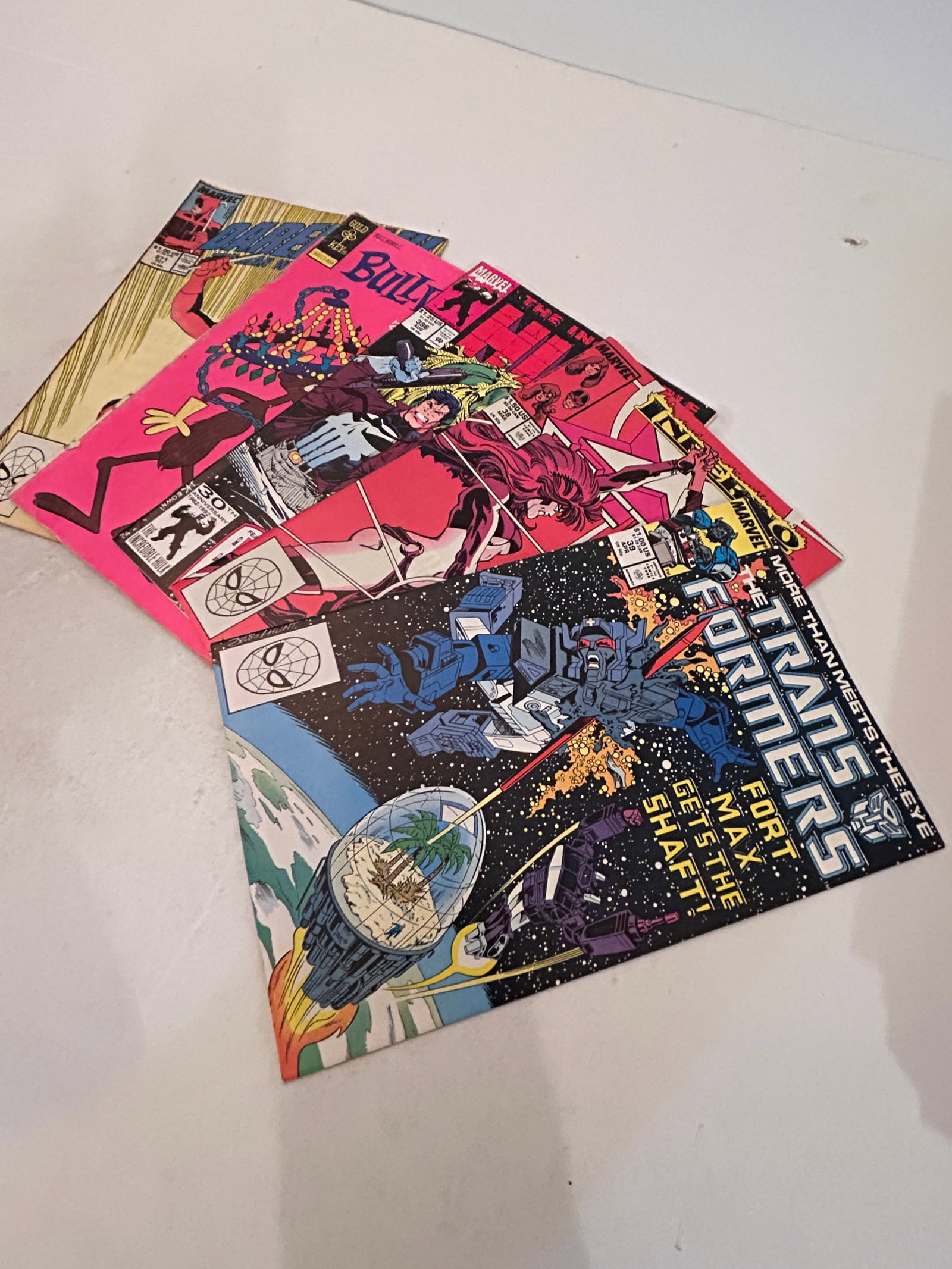 Vintage lot of 5 Comics: Vintage lot of 5 Comics Please view all photos as they are part of the description and condition of this Item, Feel free to contact me with questions or picture requests! Used Item AS IS