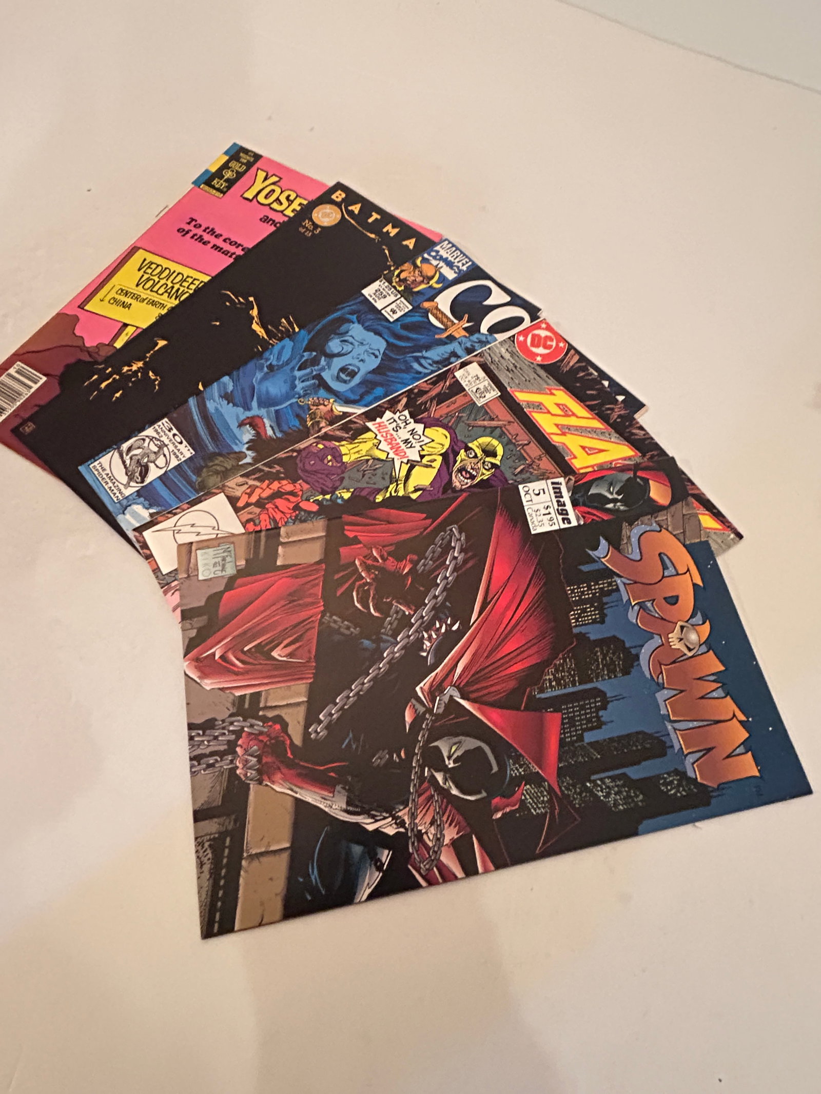 Vintage lot of 5 Comics: Vintage lot of 5 Comics Please view all photos as they are part of the description and condition of this Item, Feel free to contact me with questions or picture requests! Used Item AS IS
