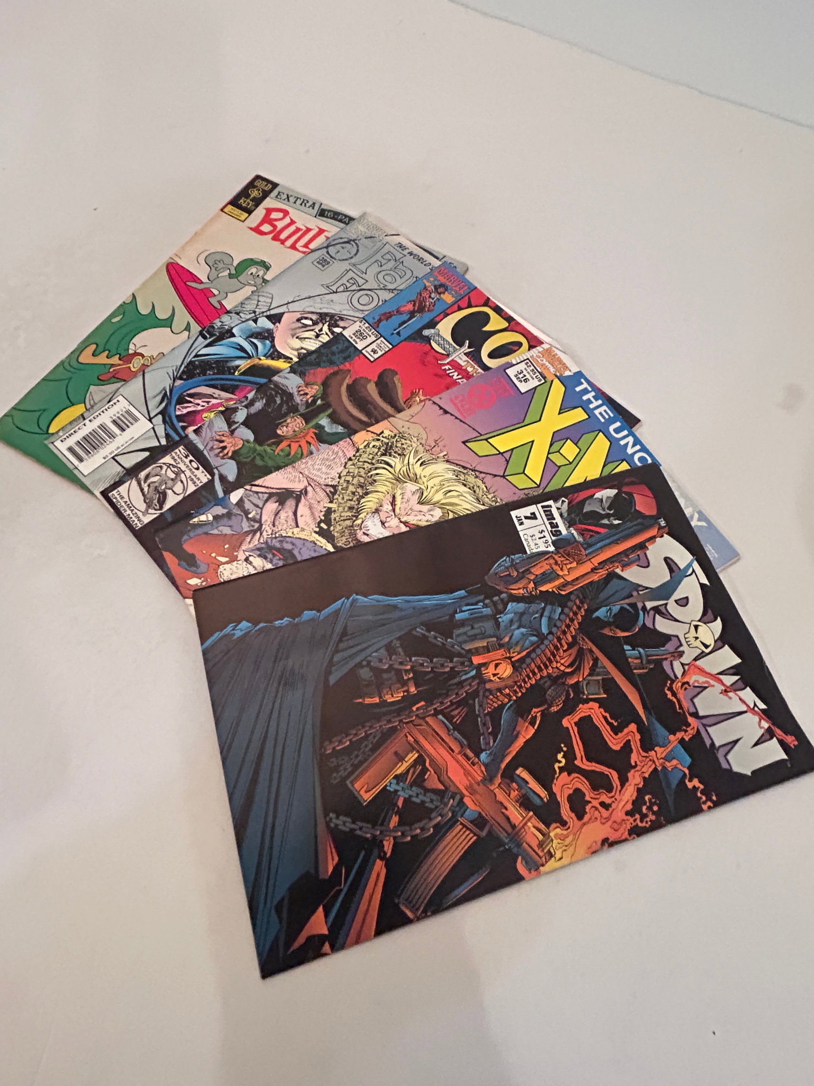 Vintage lot of 5 Comics: Vintage lot of 5 Comics Please view all photos as they are part of the description and condition of this Item, Feel free to contact me with questions or picture requests! Used Item AS IS