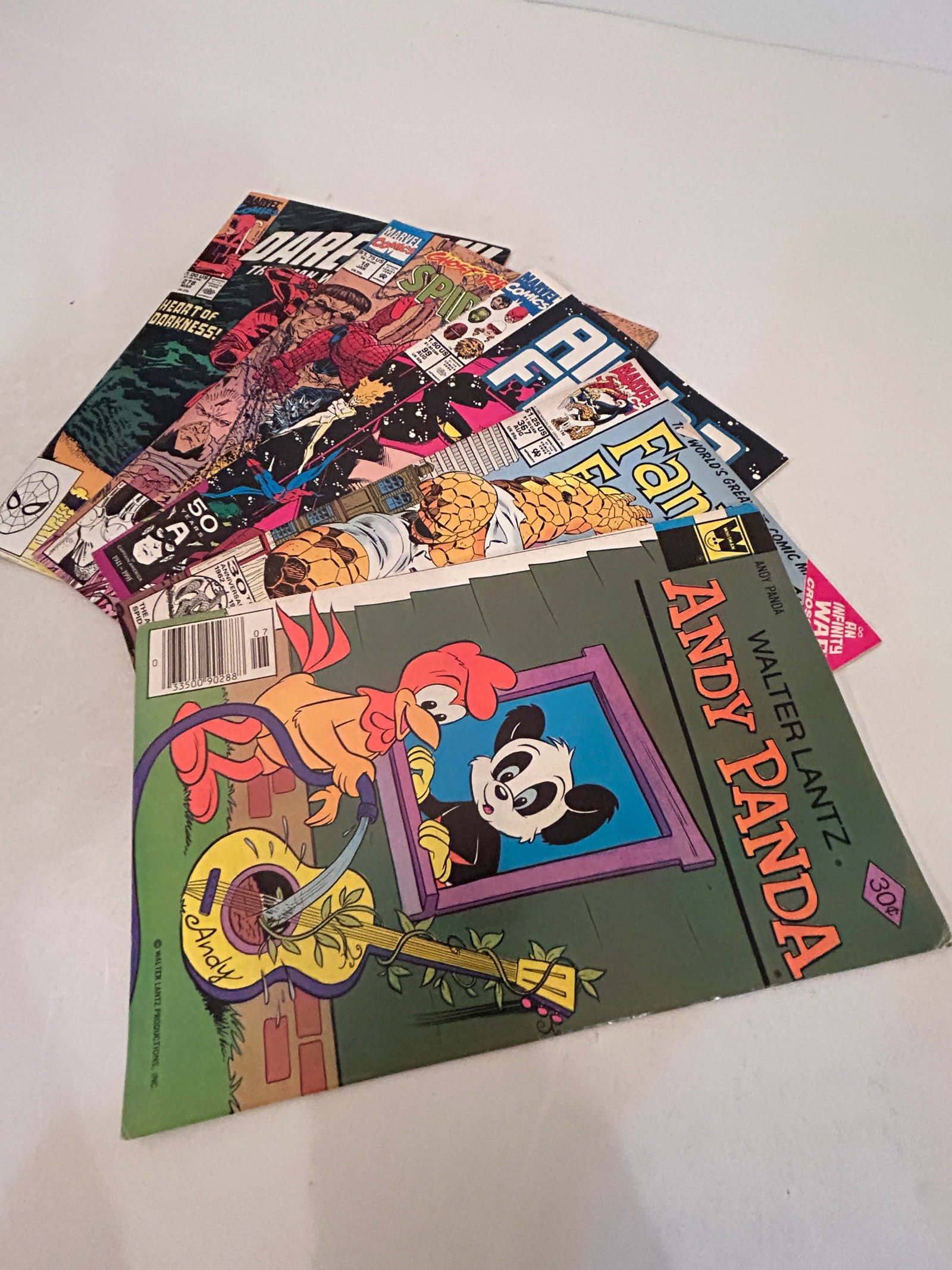 Vintage lot of 5 Comics: Vintage lot of 5 Comics Please view all photos as they are part of the description and condition of this Item, Feel free to contact me with questions or picture requests! Used Item AS IS