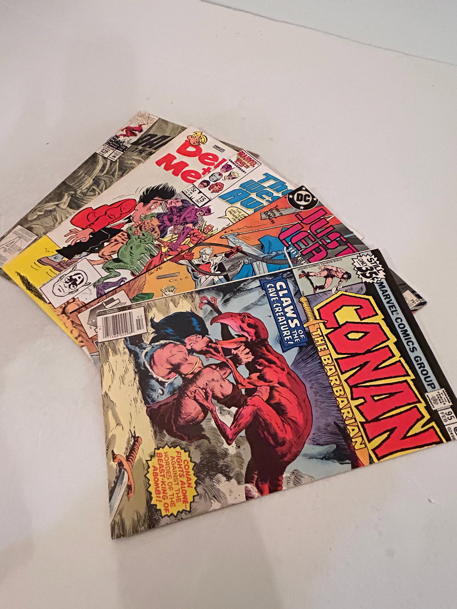 Vintage lot of 5 Comics: Vintage lot of 5 Comics Please view all photos as they are part of the description and condition of this Item, Feel free to contact me with questions or picture requests! Used Item AS IS