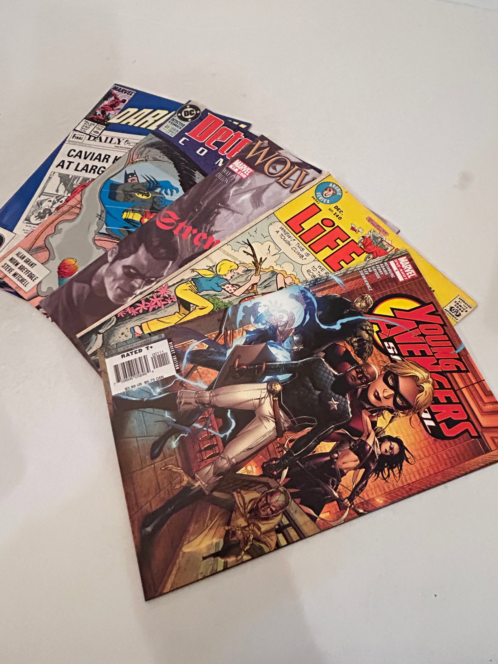 Vintage lot of 5 Comics: Vintage lot of 5 Comics Please view all photos as they are part of the description and condition of this Item, Feel free to contact me with questions or picture requests! Used Item AS IS
