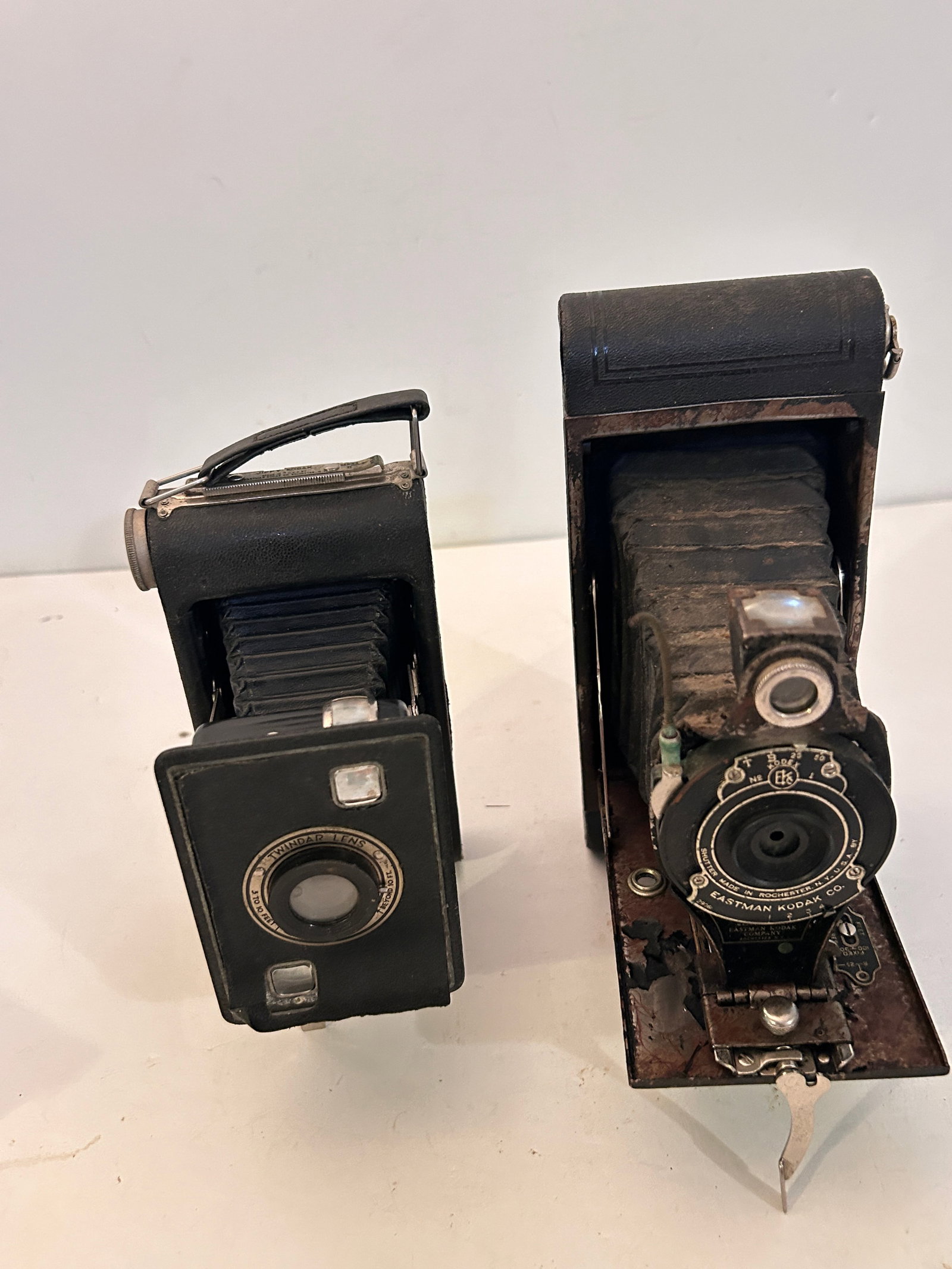 Vintage Lot of 2 old Cameras (1 of 4)
