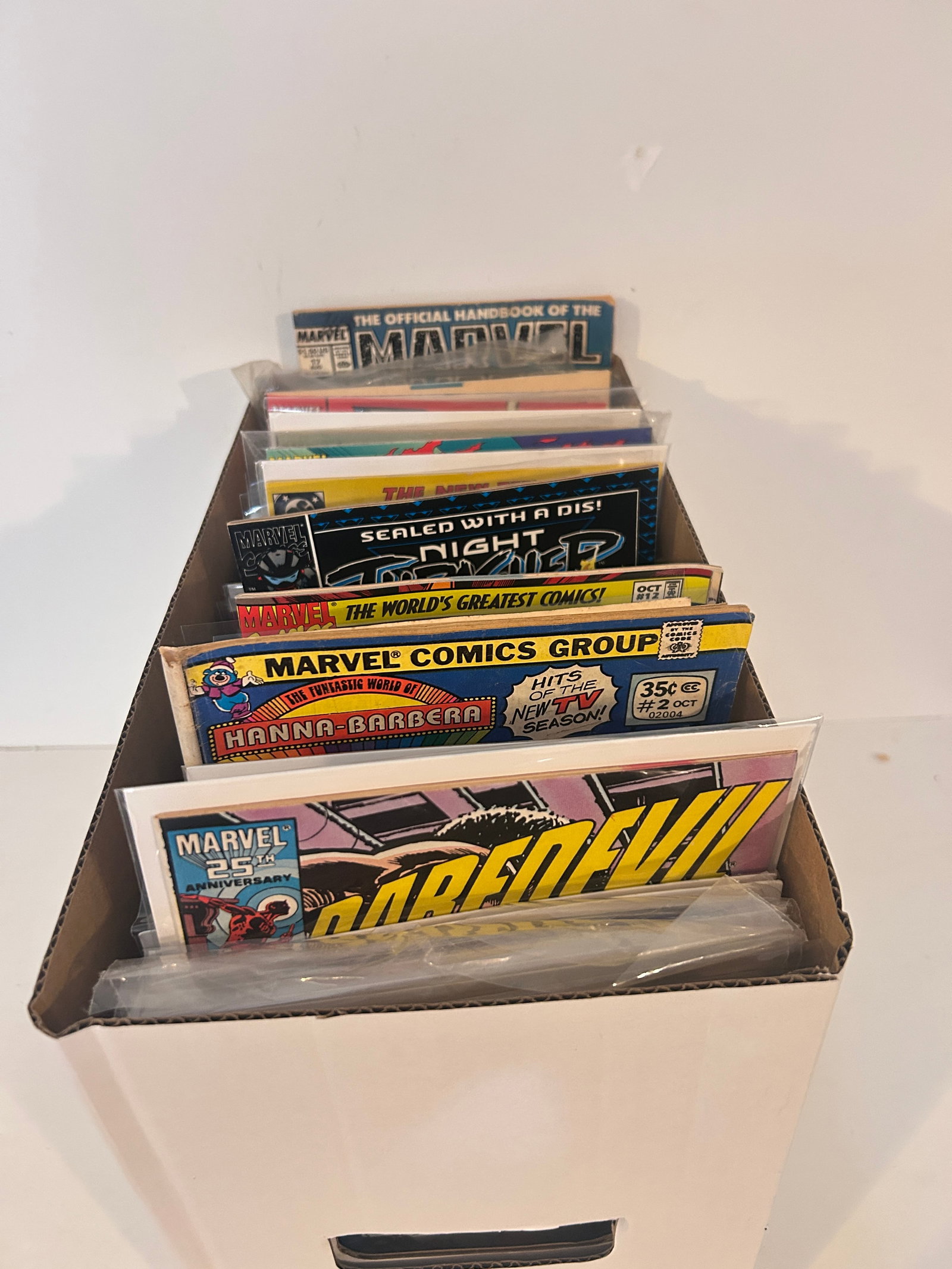 Vintage Short box of Comics: Vintage Short box of Comics Please view all photos as they are part of the description and condition of this Item, Feel free to contact me with questions or picture requests! Used Item AS IS