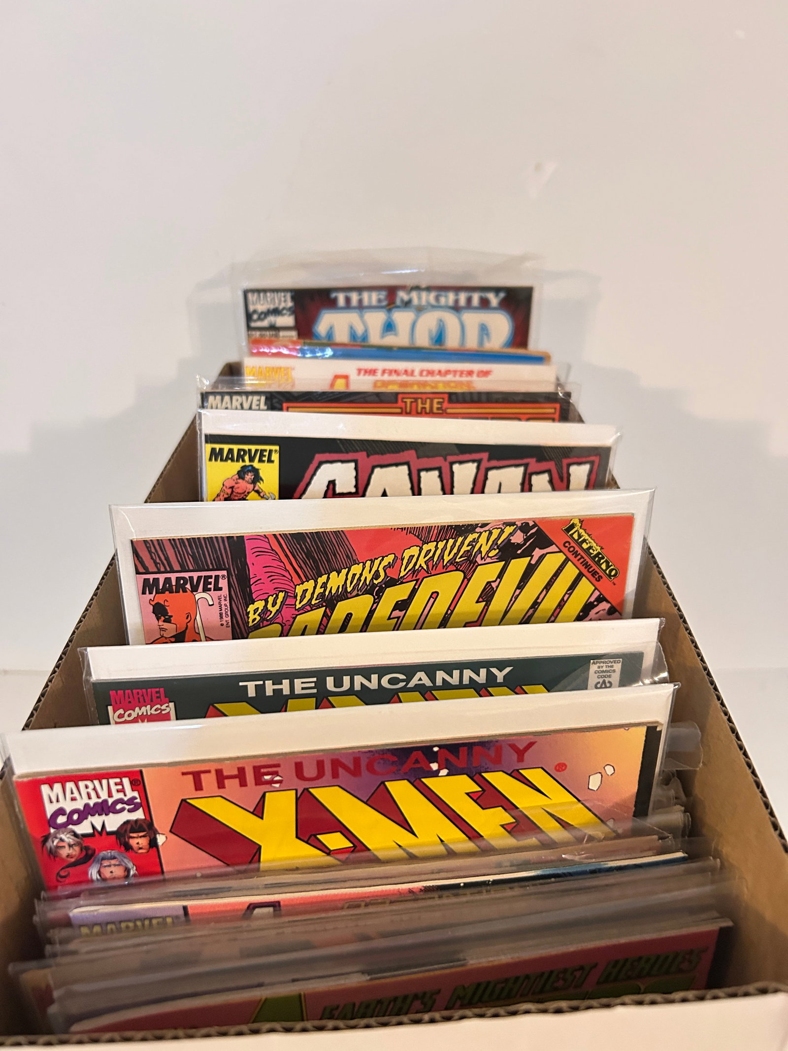 Vintage Short box of Comics: Vintage Short box of Comics Please view all photos as they are part of the description and condition of this Item, Feel free to contact me with questions or picture requests! Used Item AS IS