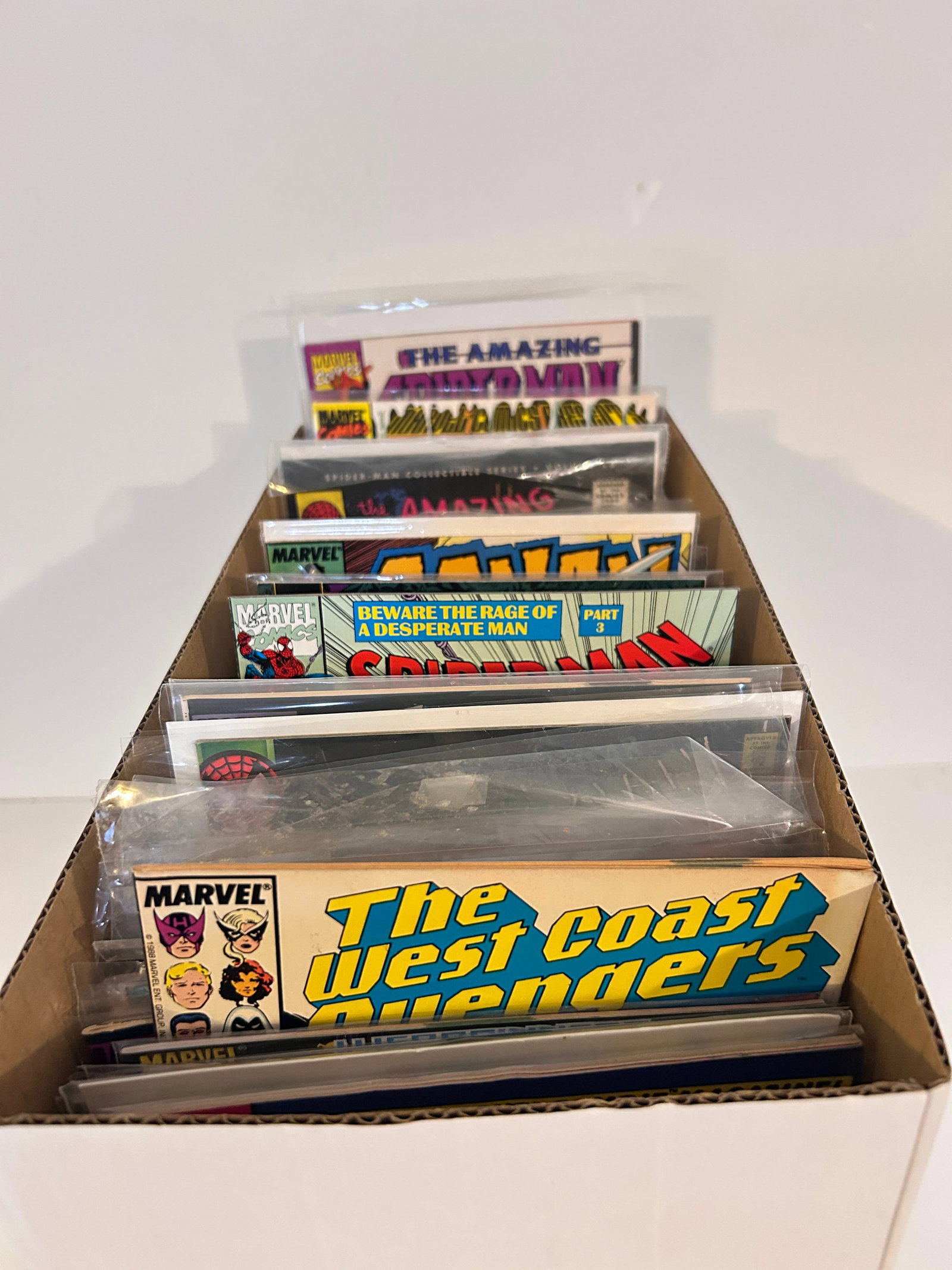Vintage Short box of Comics: Vintage Short box of Comics Please view all photos as they are part of the description and condition of this Item, Feel free to contact me with questions or picture requests! Used Item AS IS