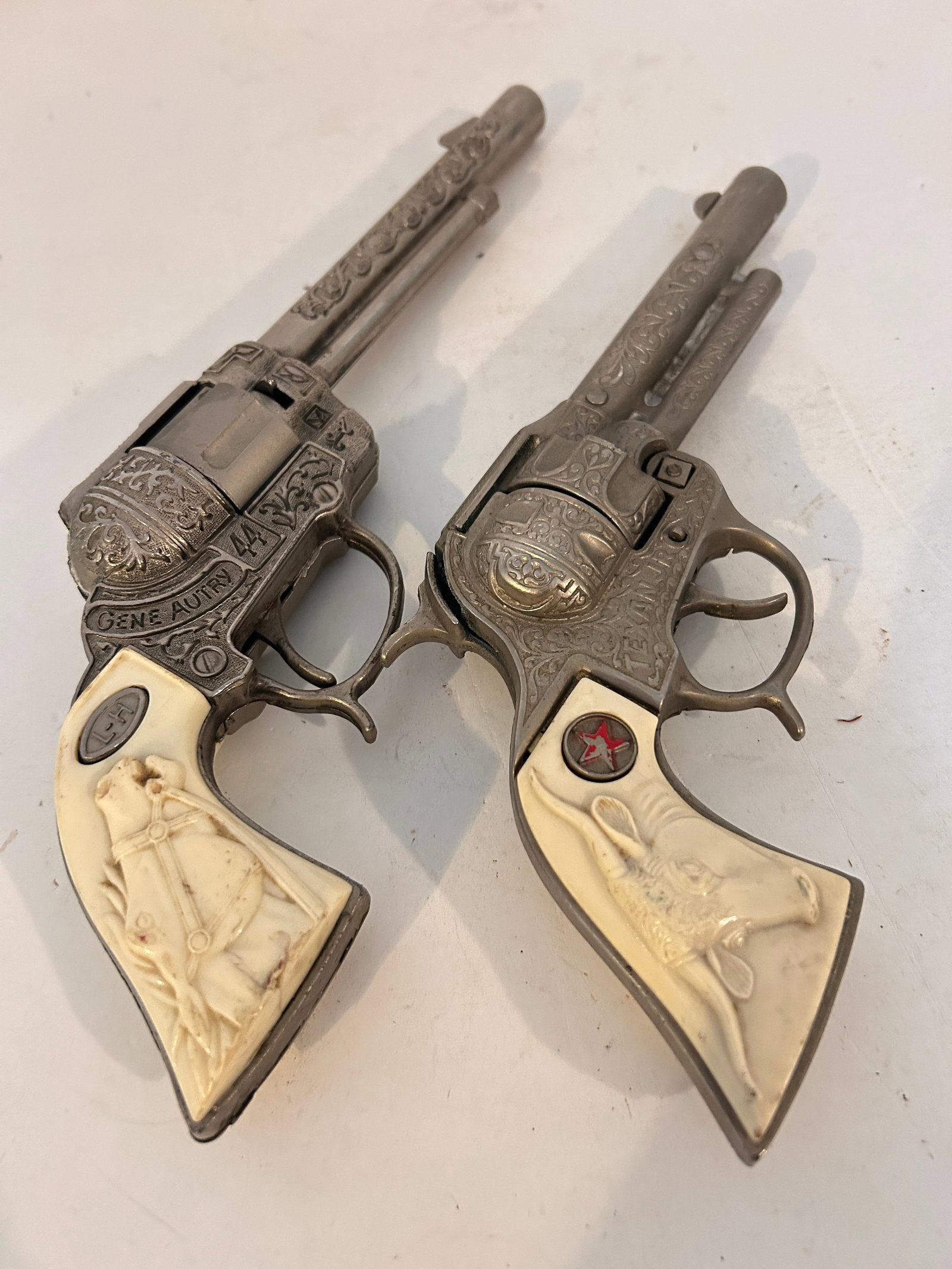 Vintage lot of old toy guns lever is broken (1 of 3)