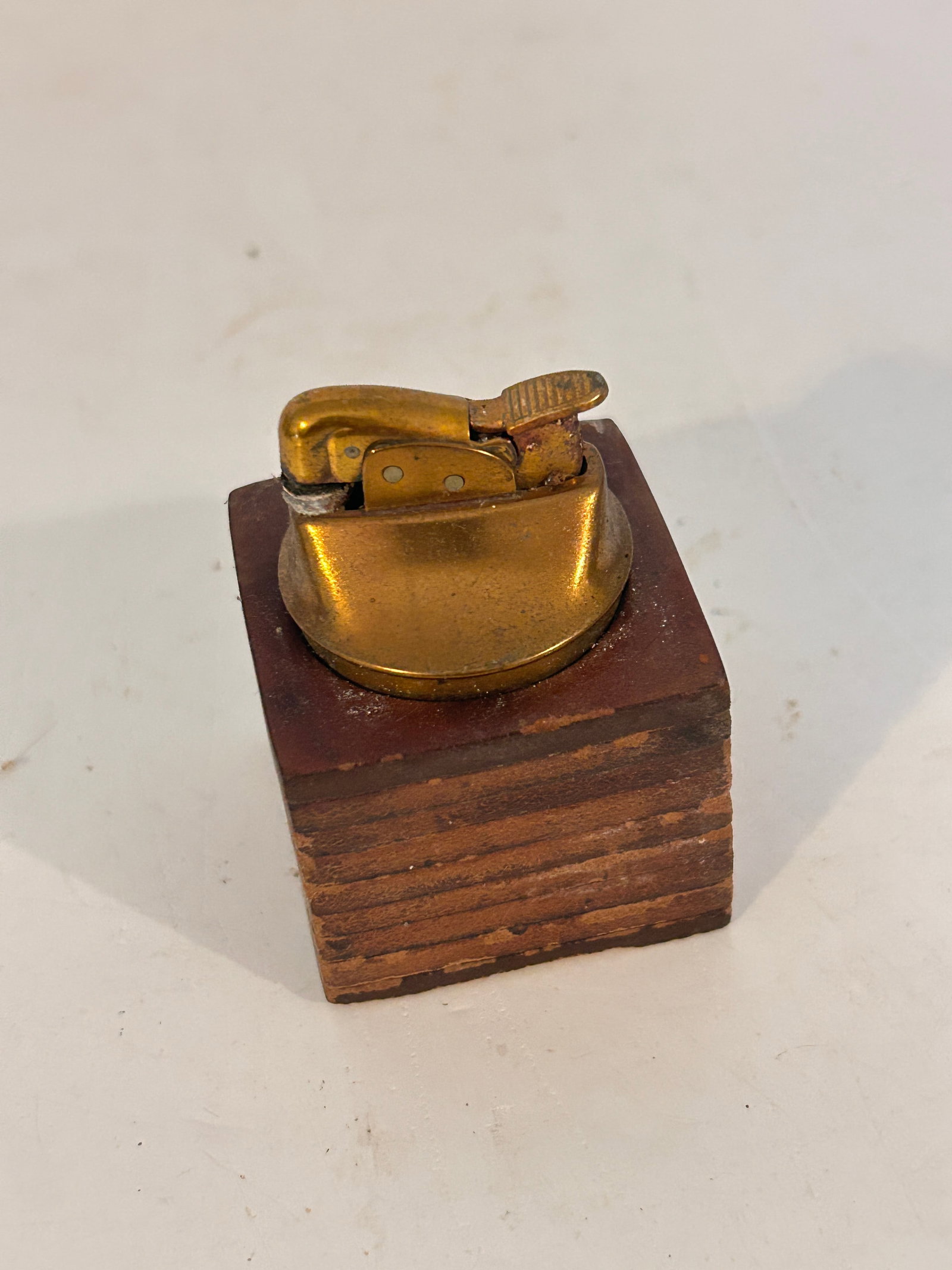 Vintage Leather Lighter (1 of 6)