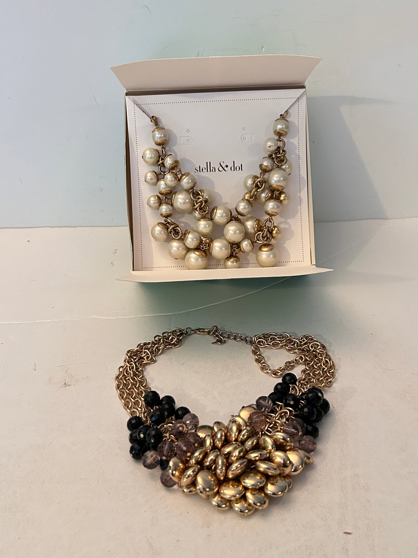 Vintage Lot Of 2 Higher End Necklaces: Vintage Lot Of 2 Higher End Necklaces Please view all photos as they are part of the description and condition of this Item, Feel free to contact me with questions or picture requests! Used Item AS IS