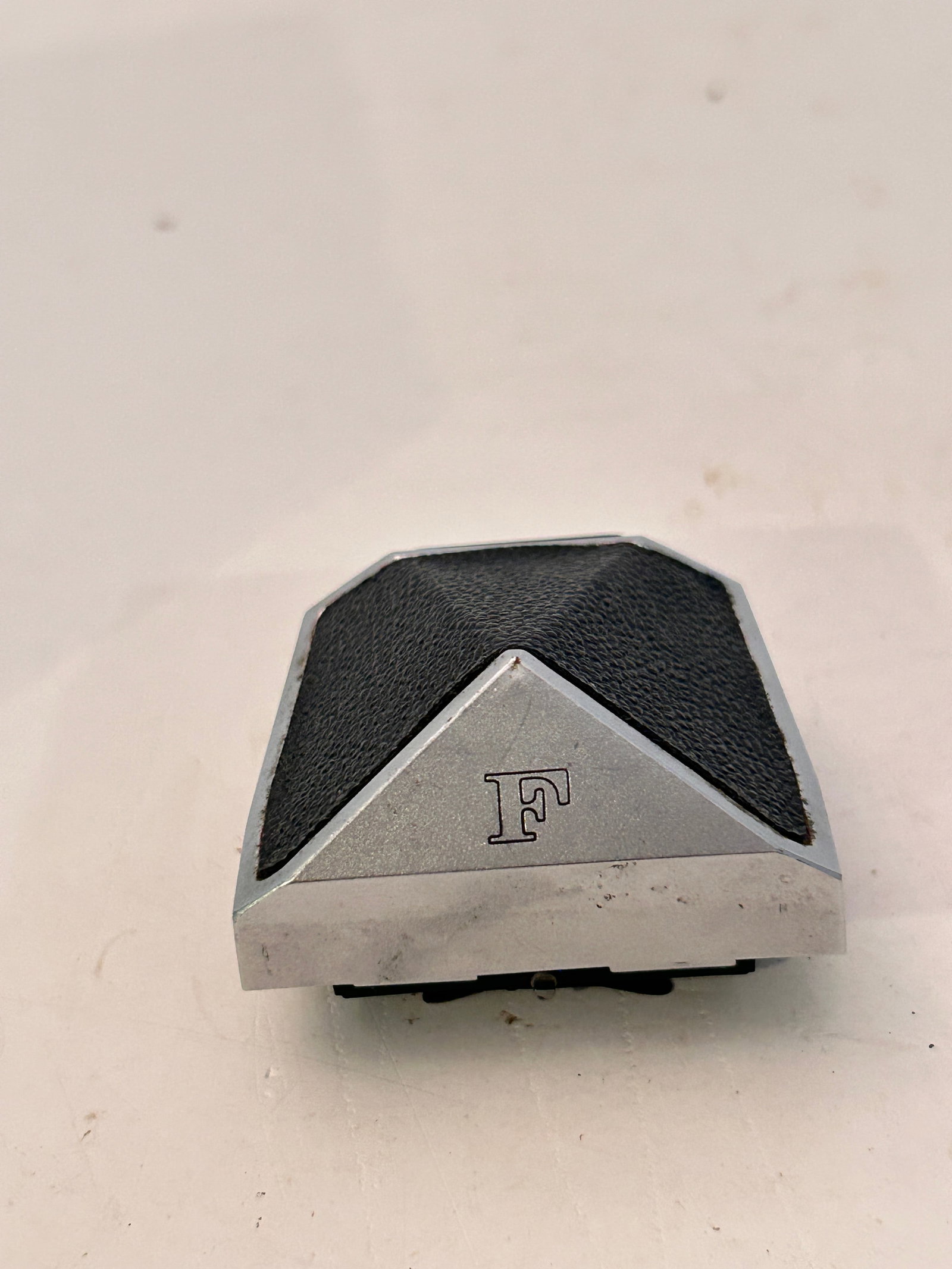 Nikon F CHROME Eye Level Standard Prism View Finder for Nikon F 35mm Cameras.: Nikon F CHROME Eye Level Standard Prism View Finder for Nikon F 35mm Cameras. Please view all photos as they are part of the description and condition of this Item, Feel free to contact me with questi