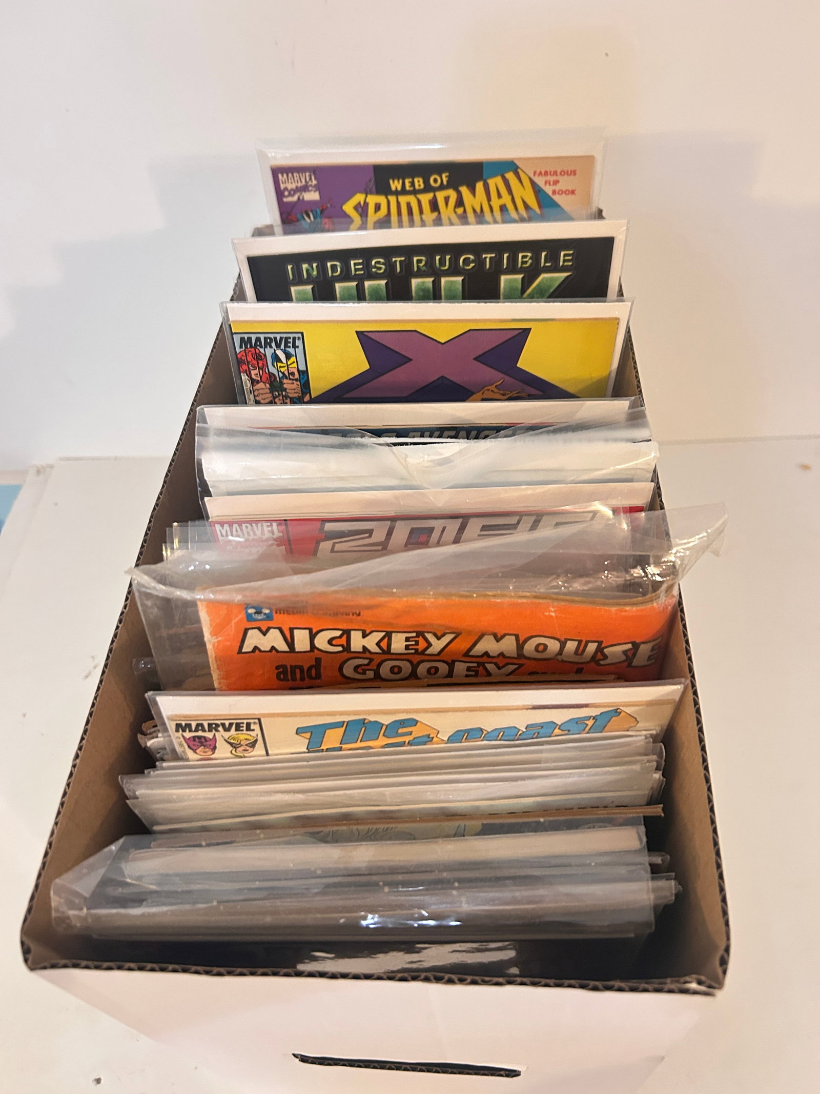 Vintage Short box of Comics: Vintage Short box of Comics Please view all photos as they are part of the description and condition of this Item, Feel free to contact me with questions or picture requests! Used Item AS IS