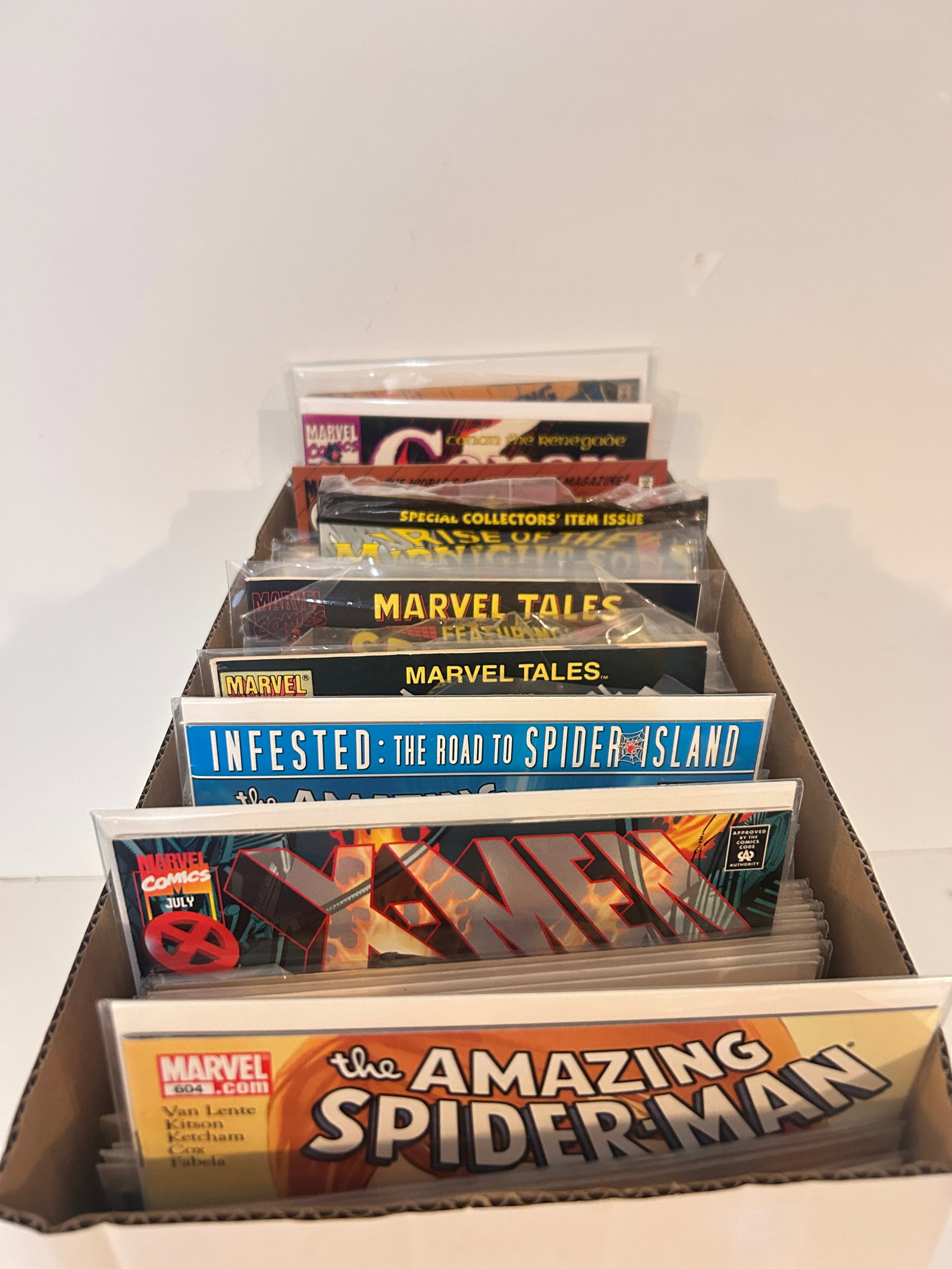 Vintage Short box of Comics: Vintage Short box of Comics Please view all photos as they are part of the description and condition of this Item, Feel free to contact me with questions or picture requests! Used Item AS IS