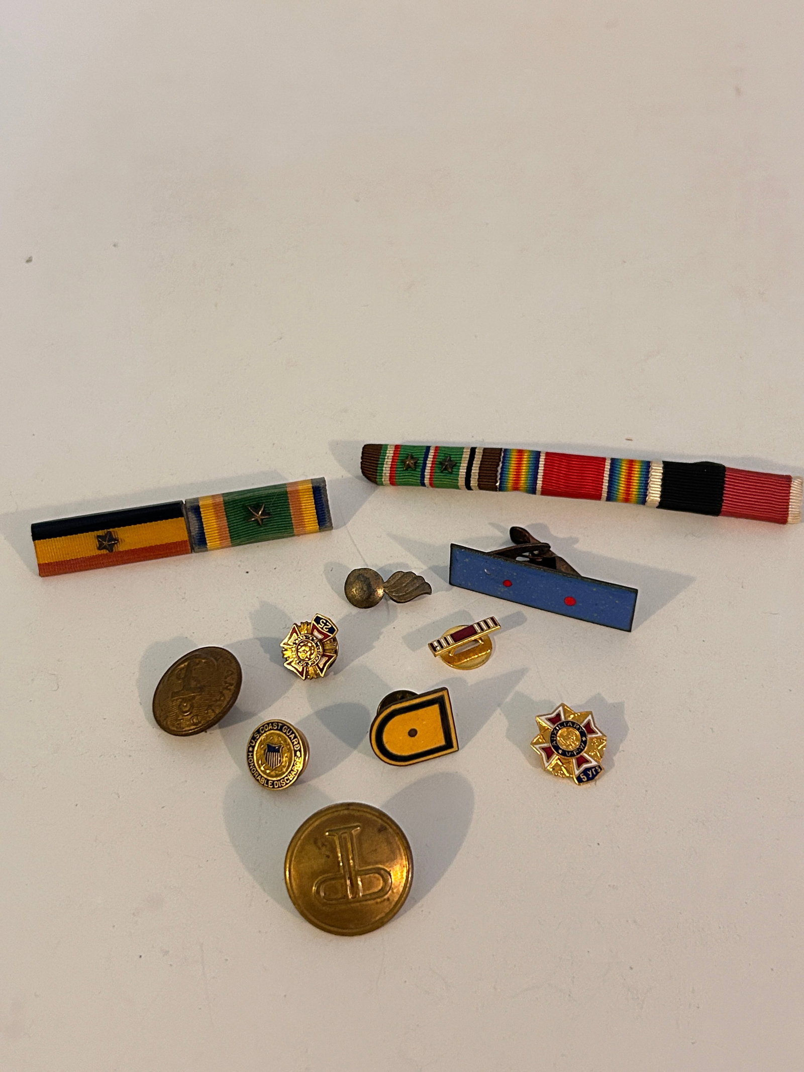 Vintage lot of Military Pins: Vintage lot of Military Pins Please view all photos as they are part of the description and condition of this Item, Feel free to contact me with questions or picture requests! Used Item AS IS