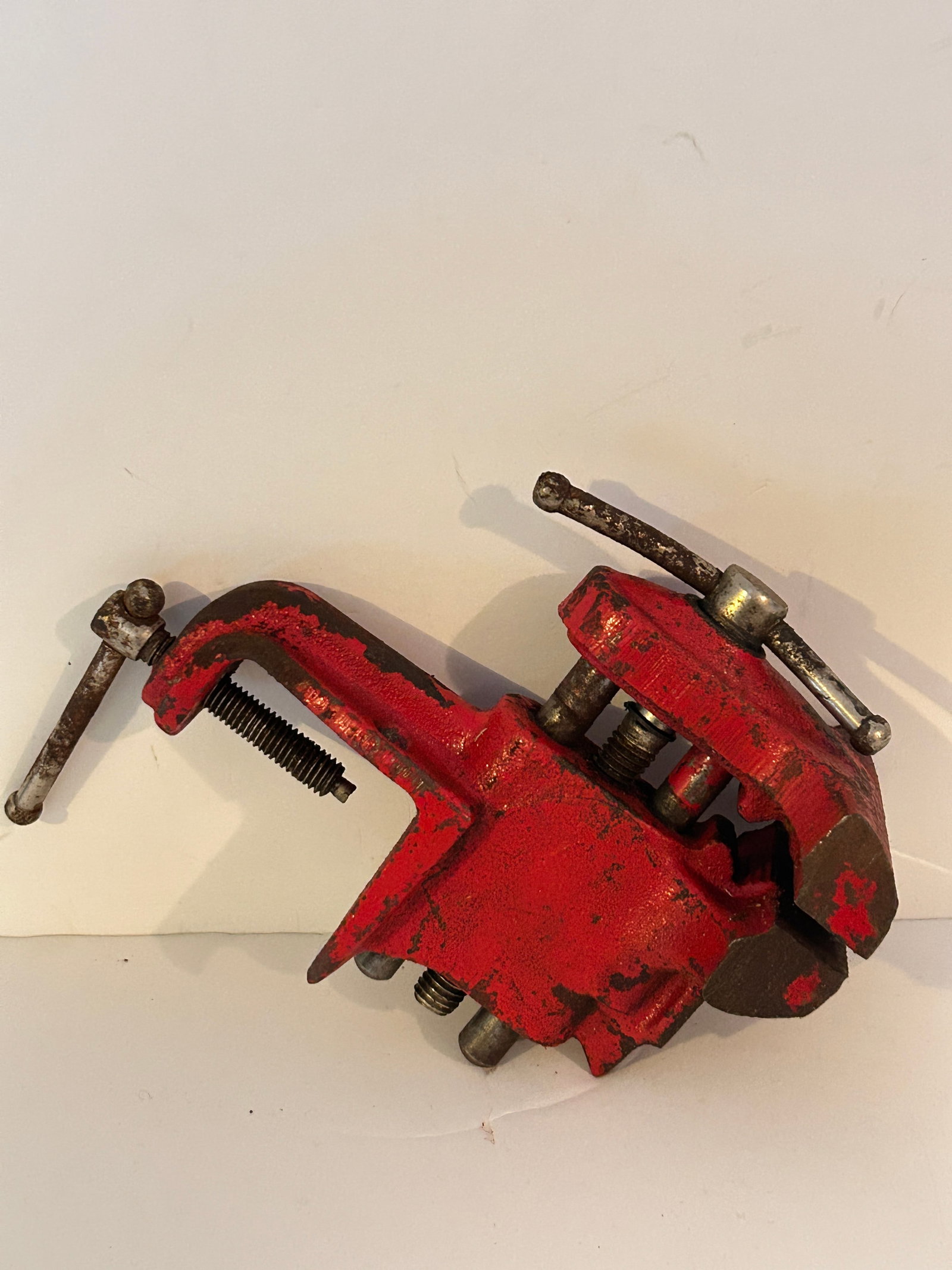 Vintage Vise: Vintage Vise Please view all photos as they are part of the description and condition of this Item, Feel free to contact me with questions or picture requests! Used Item AS IS