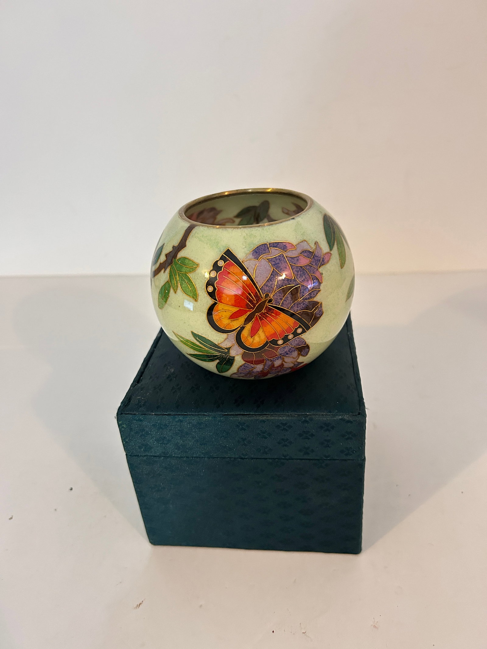 William Bill Yee Vintage Cloisonne Butterfly Floral Design Ornament w/ Box: William Bill Yee Vintage Cloisonne Butterfly Floral Design Ornament w/ Box Please view all photos as they are part of the description and condition of this Item, Feel free to contact me with questions