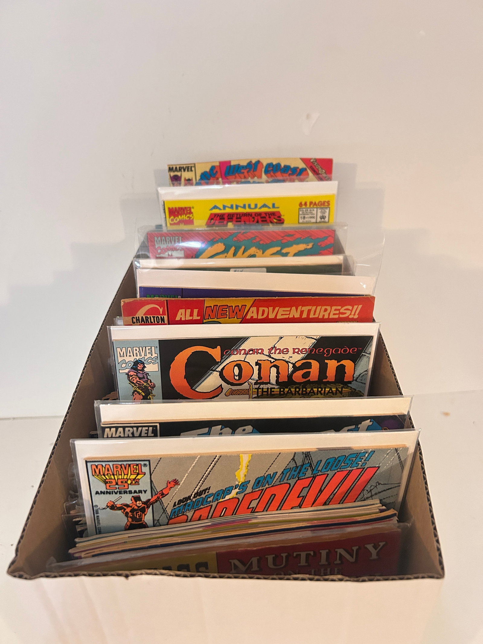 Vintage Short box of Comics: Vintage Short box of Comics Please view all photos as they are part of the description and condition of this Item, Feel free to contact me with questions or picture requests! Used Item AS IS
