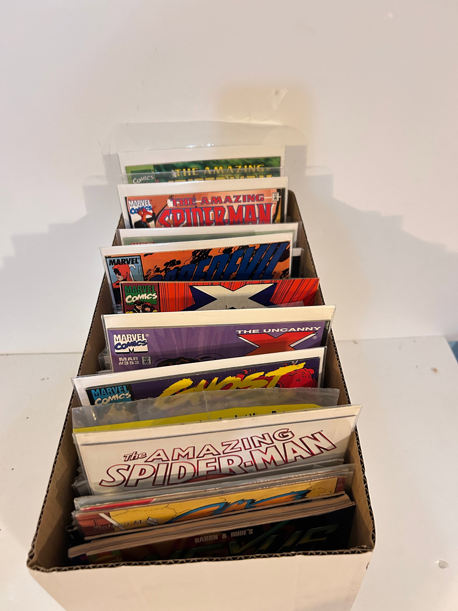 Vintage Short box of Comics: Vintage Short box of Comics Please view all photos as they are part of the description and condition of this Item, Feel free to contact me with questions or picture requests! Used Item AS IS
