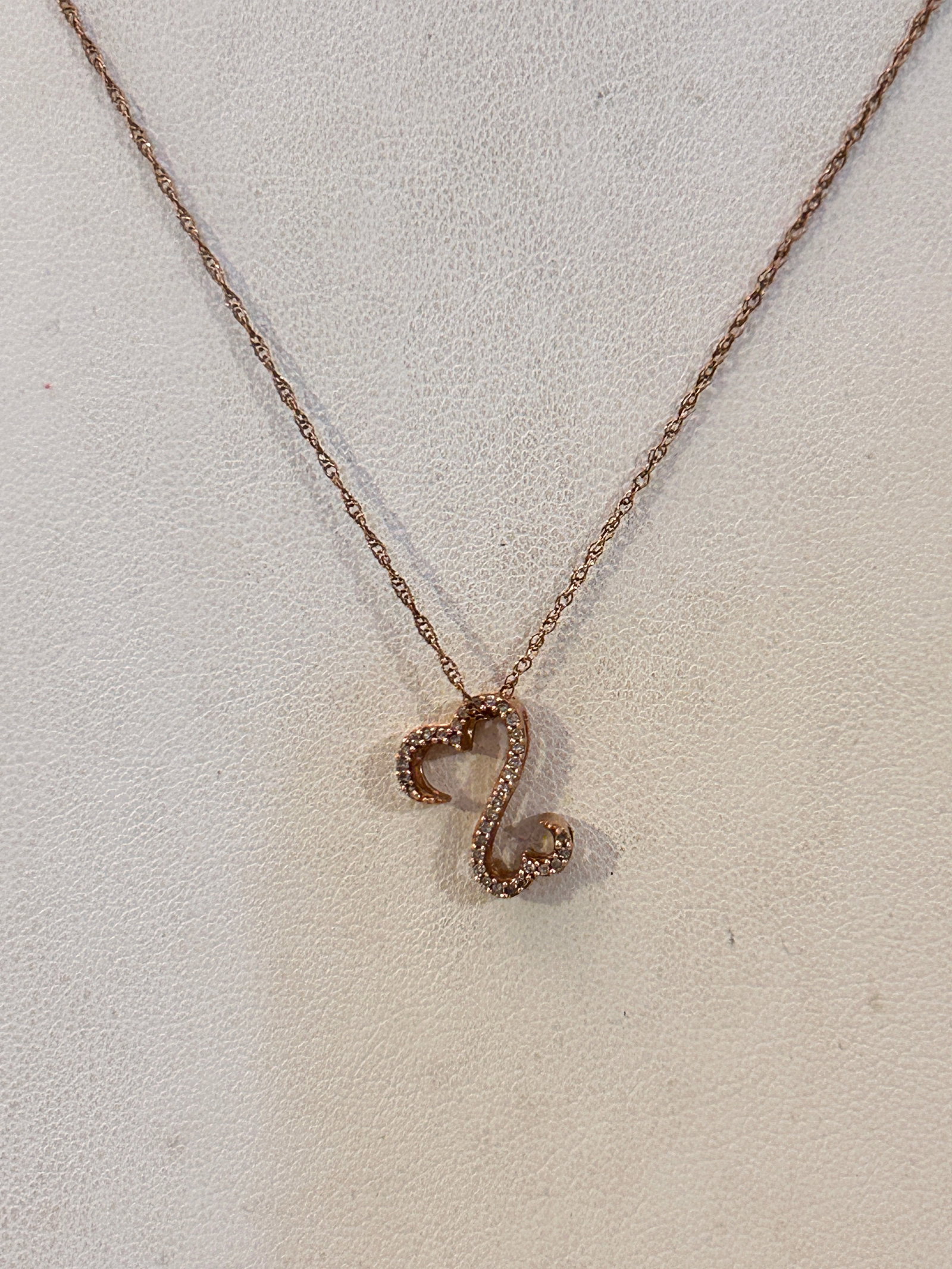 JWBR Jane Seymour 2 Heart Pendant 10K & Diamonds 18": JWBR Jane Seymour 2 Heart Pendant 10K & Diamonds 18"Please view all photos as they are part of the description and condition of this Item, Feel free to contact me with questions or picture requests! U