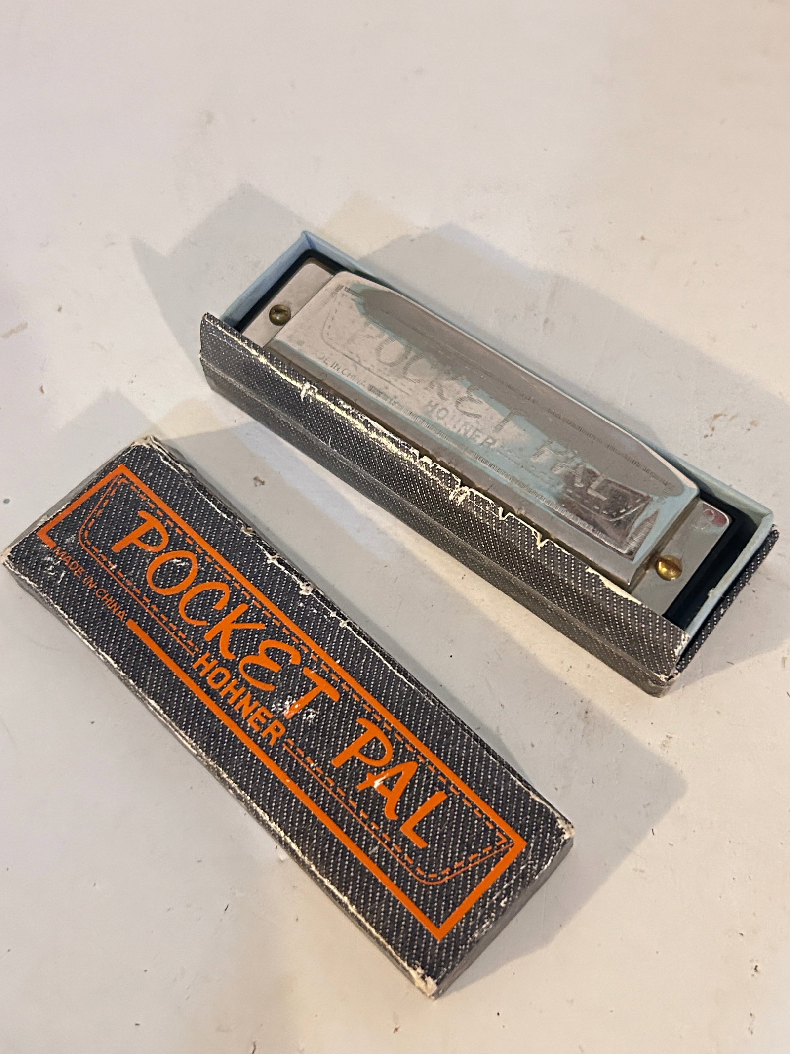 Vintage pocket Pal Harp in box: Vintage pocket Pal Harp in boxPlease view all photos as they are part of the description and condition of this Item, Feel free to contact me with questions or picture requests! Used Item AS IS
