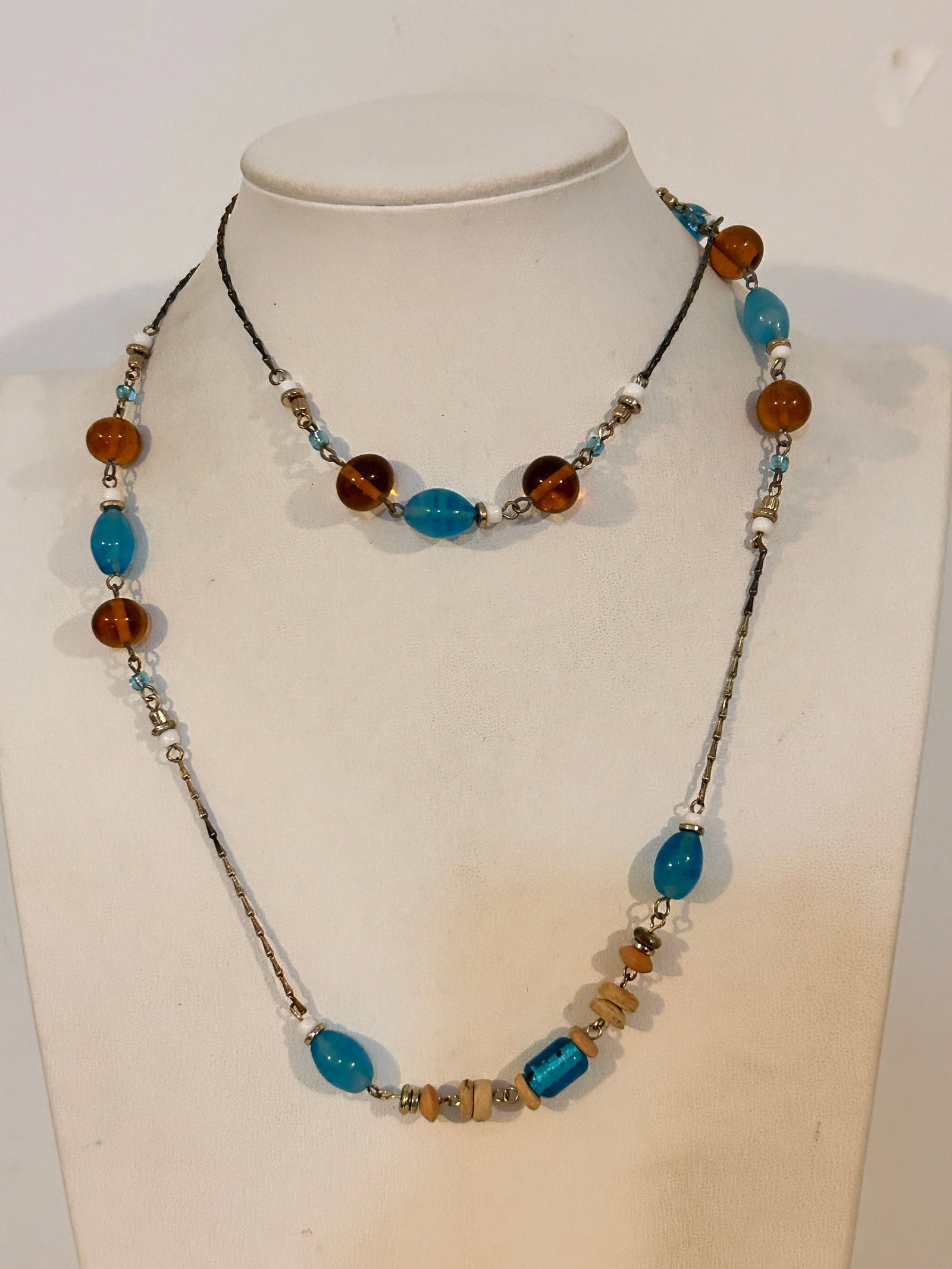Vintage Glass Bead Necklace 36": Vintage Glass Bead Necklace 36"Please view all photos as they are part of the description and condition of this Item, Feel free to contact me with questions or picture requests! Used Item AS IS