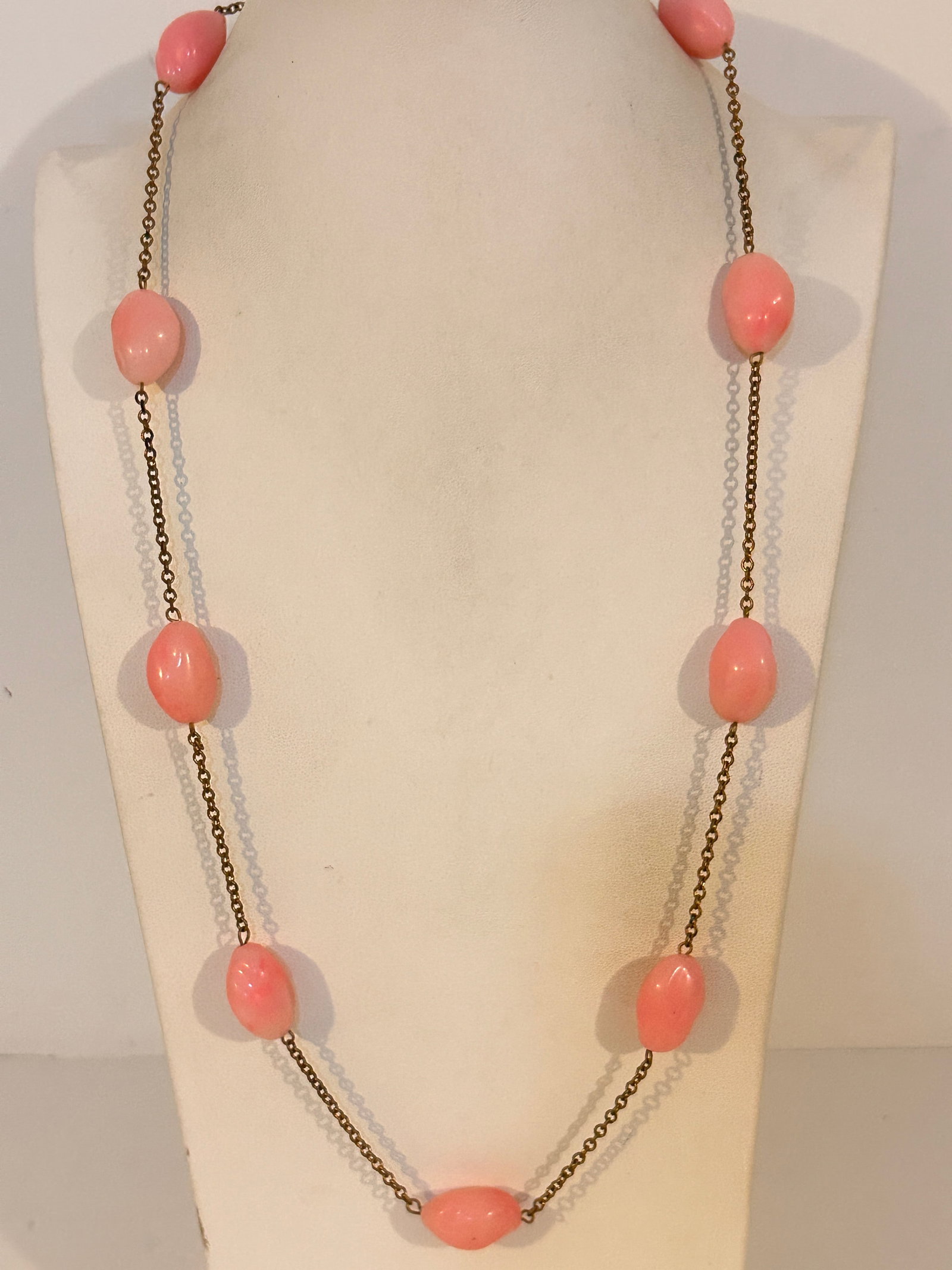 Vintage Pink Acrylic Bead Necklace 30": Vintage Pink Acrylic Bead Necklace 30"Please view all photos as they are part of the description and condition of this Item, Feel free to contact me with questions or picture requests! Used Item AS IS