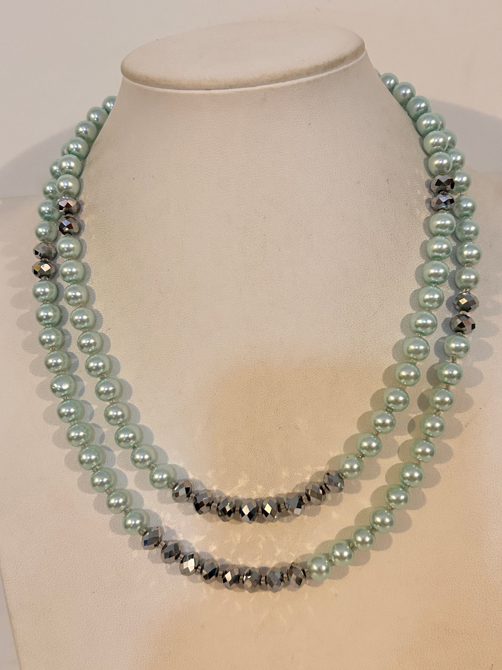Vintage Soft Green Bead Necklace 38": Vintage Soft Green Bead Necklace 38"Please view all photos as they are part of the description and condition of this Item, Feel free to contact me with questions or picture requests! Used Item AS IS