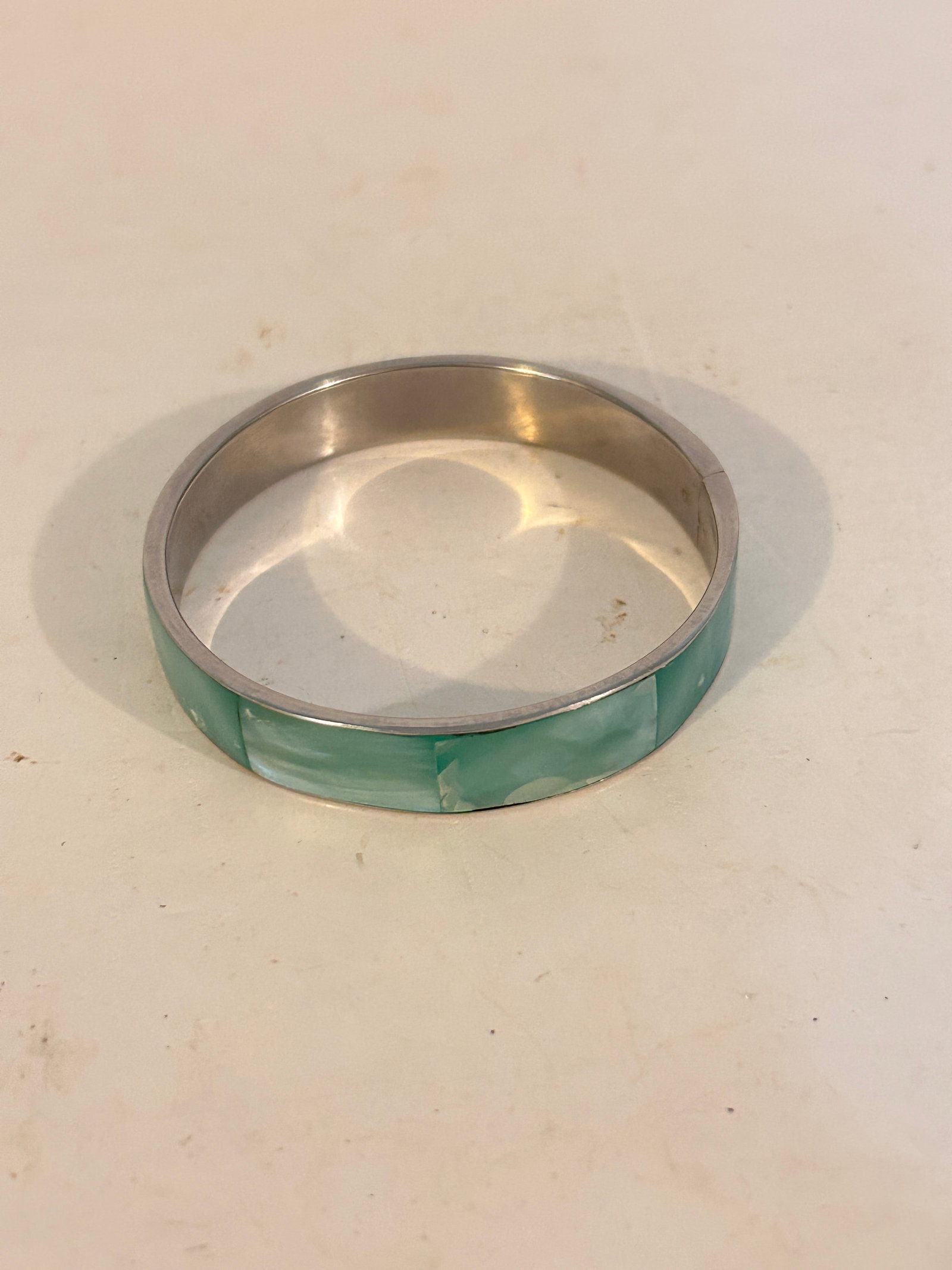 Vintage green Bracelet 7": Vintage green Bracelet 7"Please view all photos as they are part of the description and condition of this Item, Feel free to contact me with questions or picture requests! Used Item AS IS