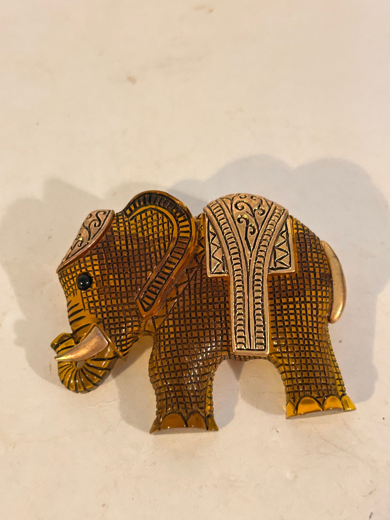 Vintage Amber Elephant Brooch: Vintage Amber Elephant BroochPlease view all photos as they are part of the description and condition of this Item, Feel free to contact me with questions or picture requests! Used Item AS IS