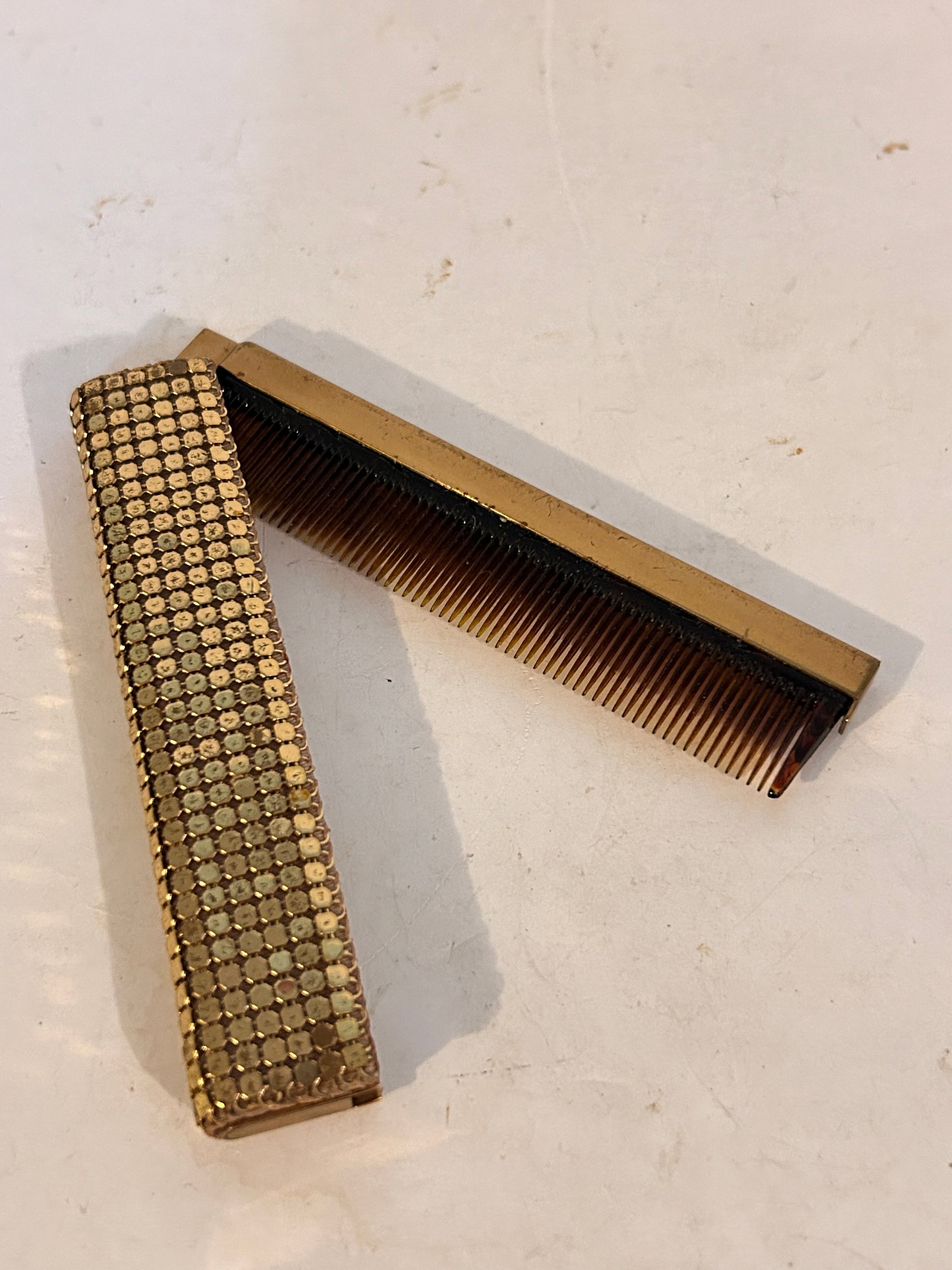 Vintage unbranded ladies fold up comb - gold mesh - c1970s (1 of 5)