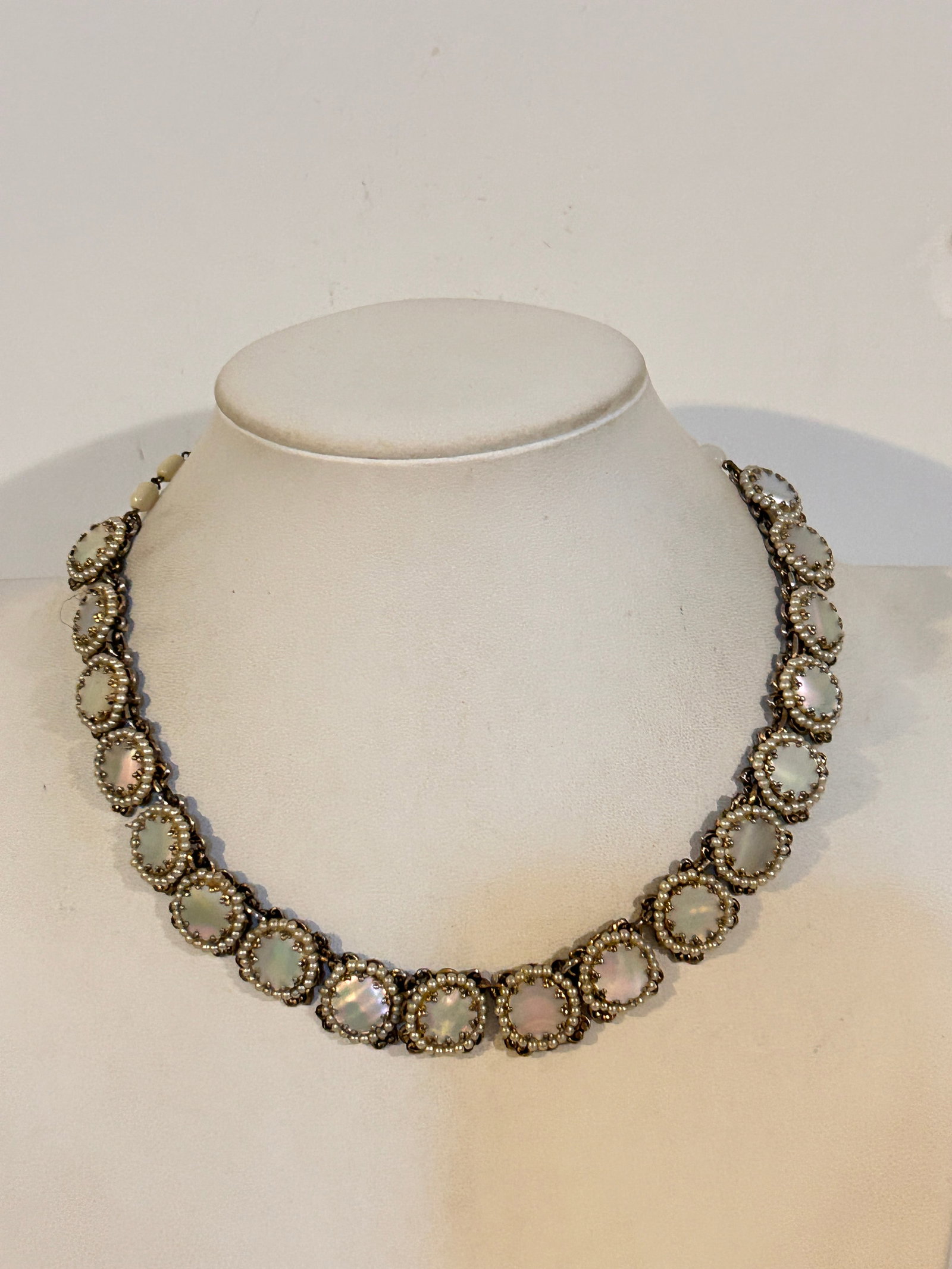 Vintage Mother of Pearl Necklace 18": Vintage Mother of Pearl Necklace 18"Please view all photos as they are part of the description and condition of this Item, Feel free to contact me with questions or picture requests! Used Item AS IS