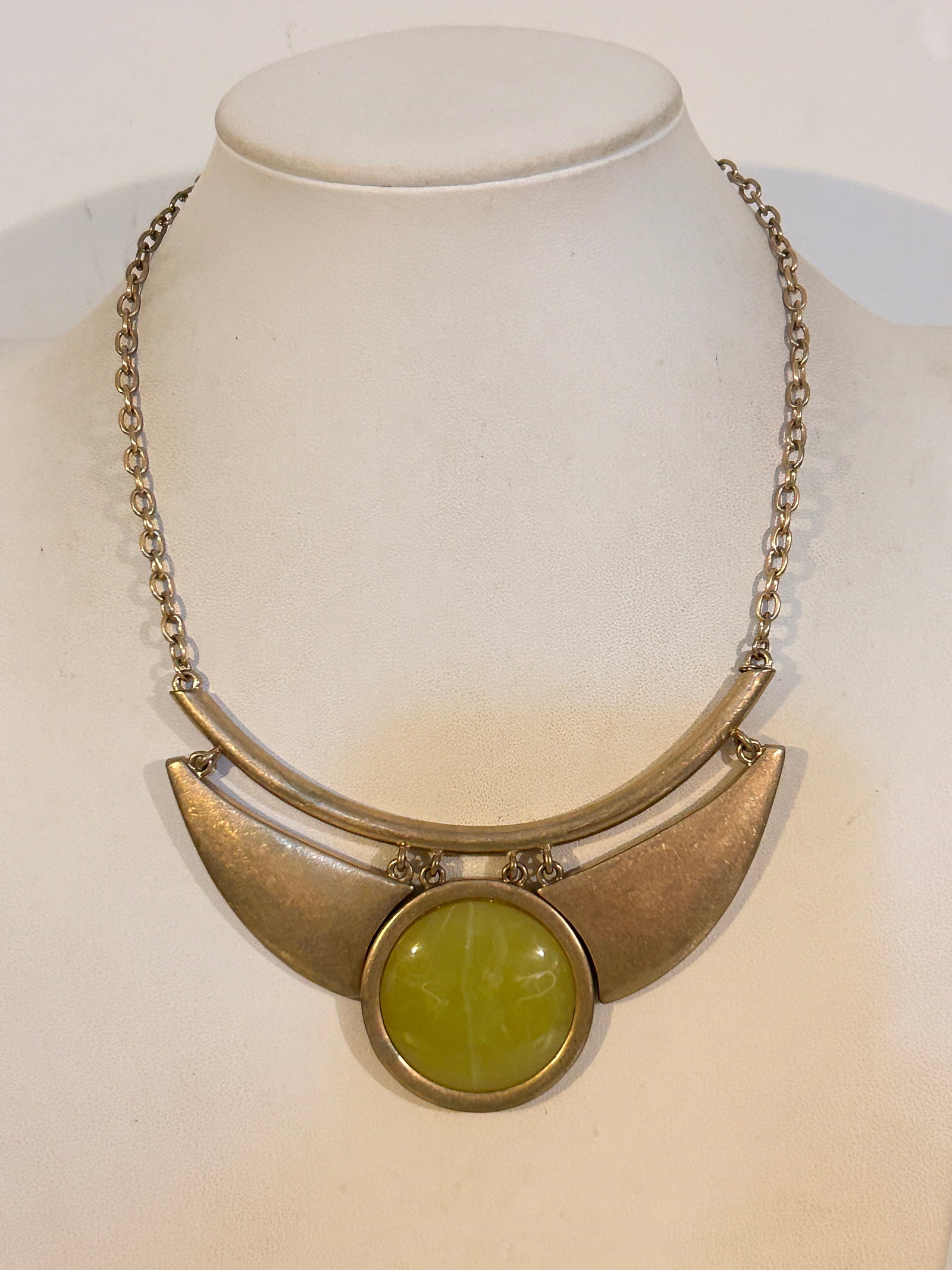 Vintage Statement Necklace 16": Vintage Statement Necklace 16"Please view all photos as they are part of the description and condition of this Item, Feel free to contact me with questions or picture requests! Used Item AS IS
