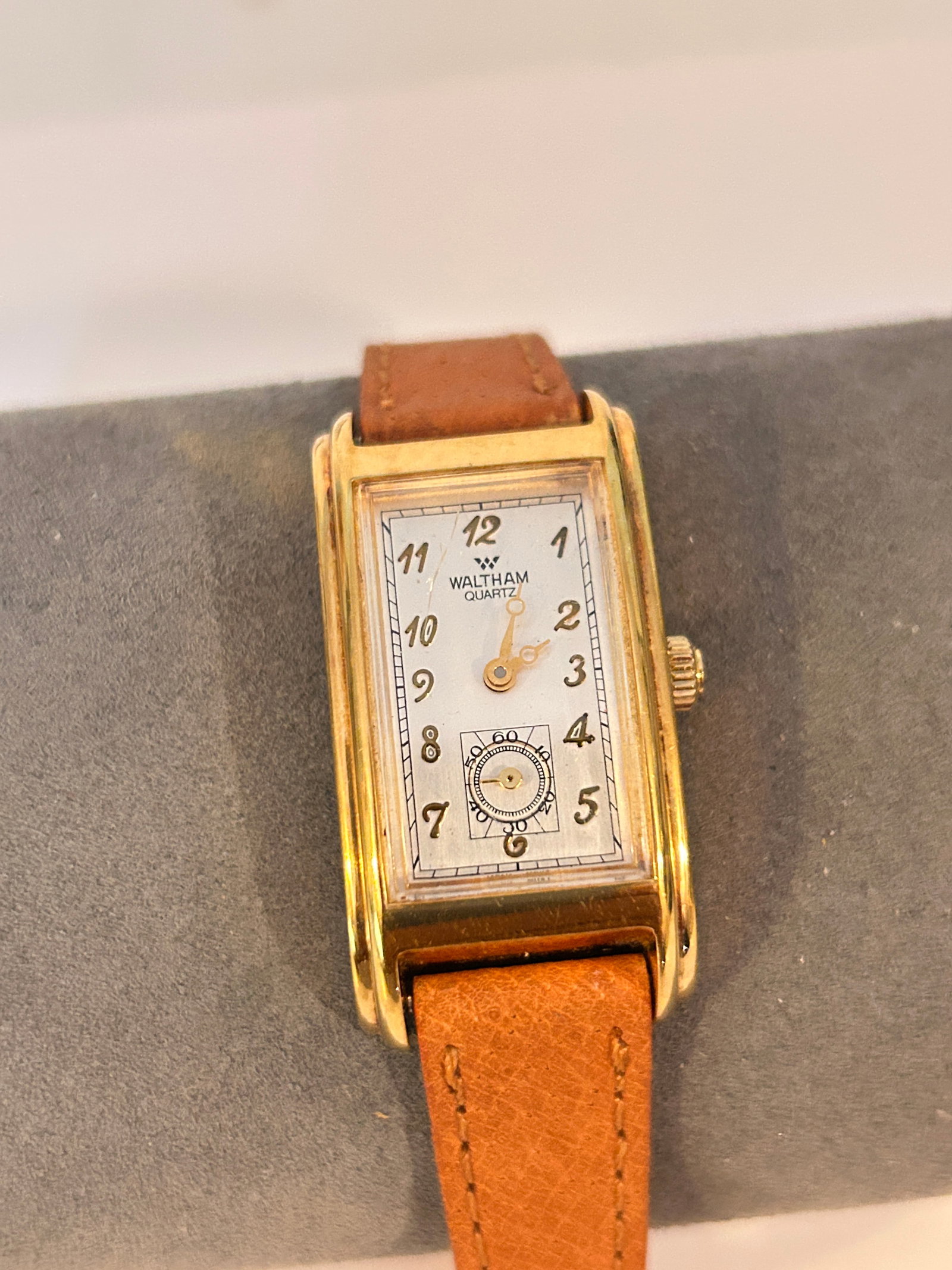 Vintage 1980s Waltham Curved Tank Gold Plated Quartz needs bat: Vintage 1980s Waltham Curved Tank Gold Plated Quartz needs batPlease view all photos as they are part of the description and condition of this Item, Feel free to contact me with questions or picture r
