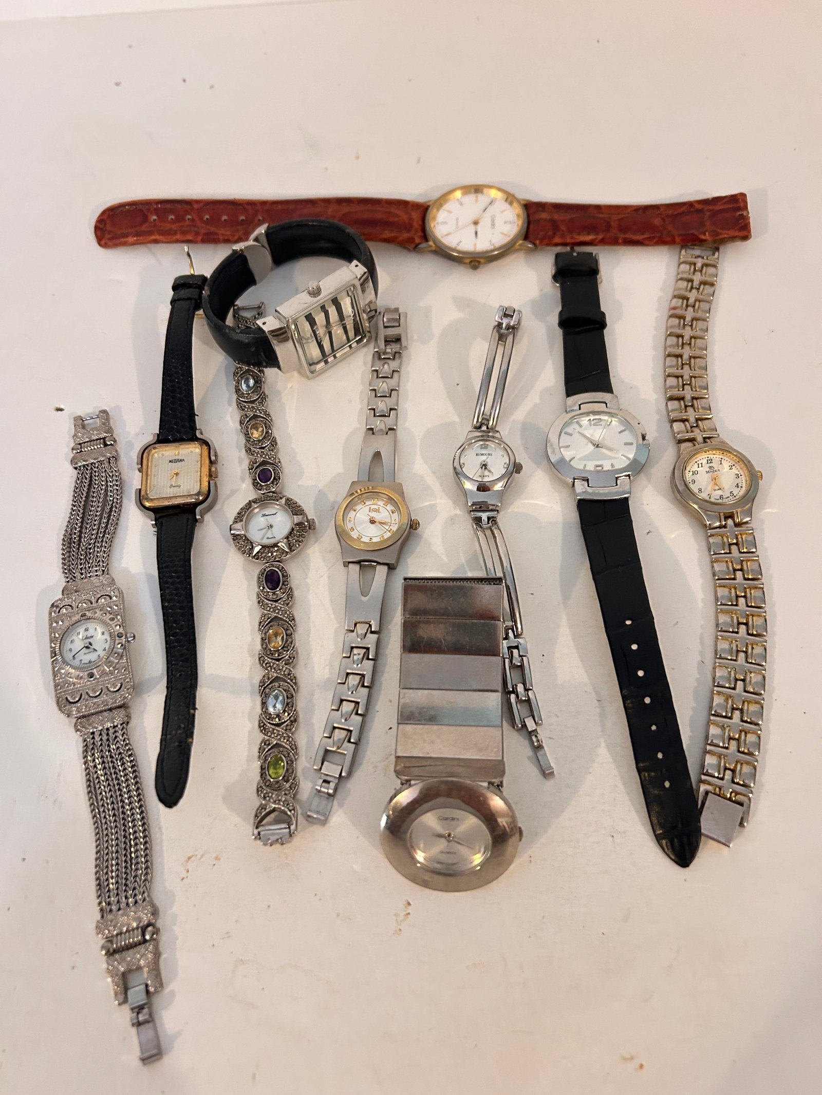 Vintage Lot of 10 Watches Nice Shape Need Batteries: Vintage Lot of 10 Watches Nice Shape Need Batteries Please view all photos as they are part of the description and condition of this Item, Feel free to contact me with questions or picture requests! U