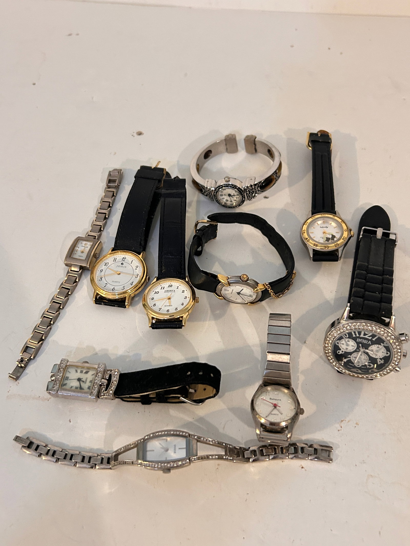 Vintage Lot of 10 Watches Nice Shape Need Batteries: Vintage Lot of 10 Watches Nice Shape Need Batteries Please view all photos as they are part of the description and condition of this Item, Feel free to contact me with questions or picture requests! U