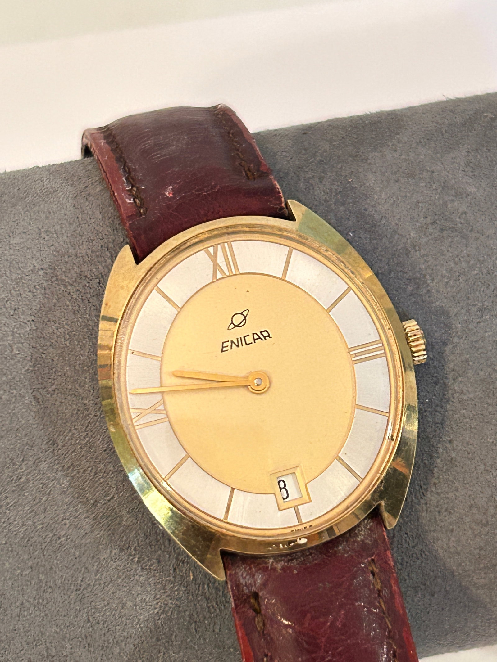 Enicar Tank Manual winding Swiss made working Watch: Enicar Tank Manual winding Swiss made working WatchPlease view all photos as they are part of the description and condition of this Item, Feel free to contact me with questions or picture requests! Us